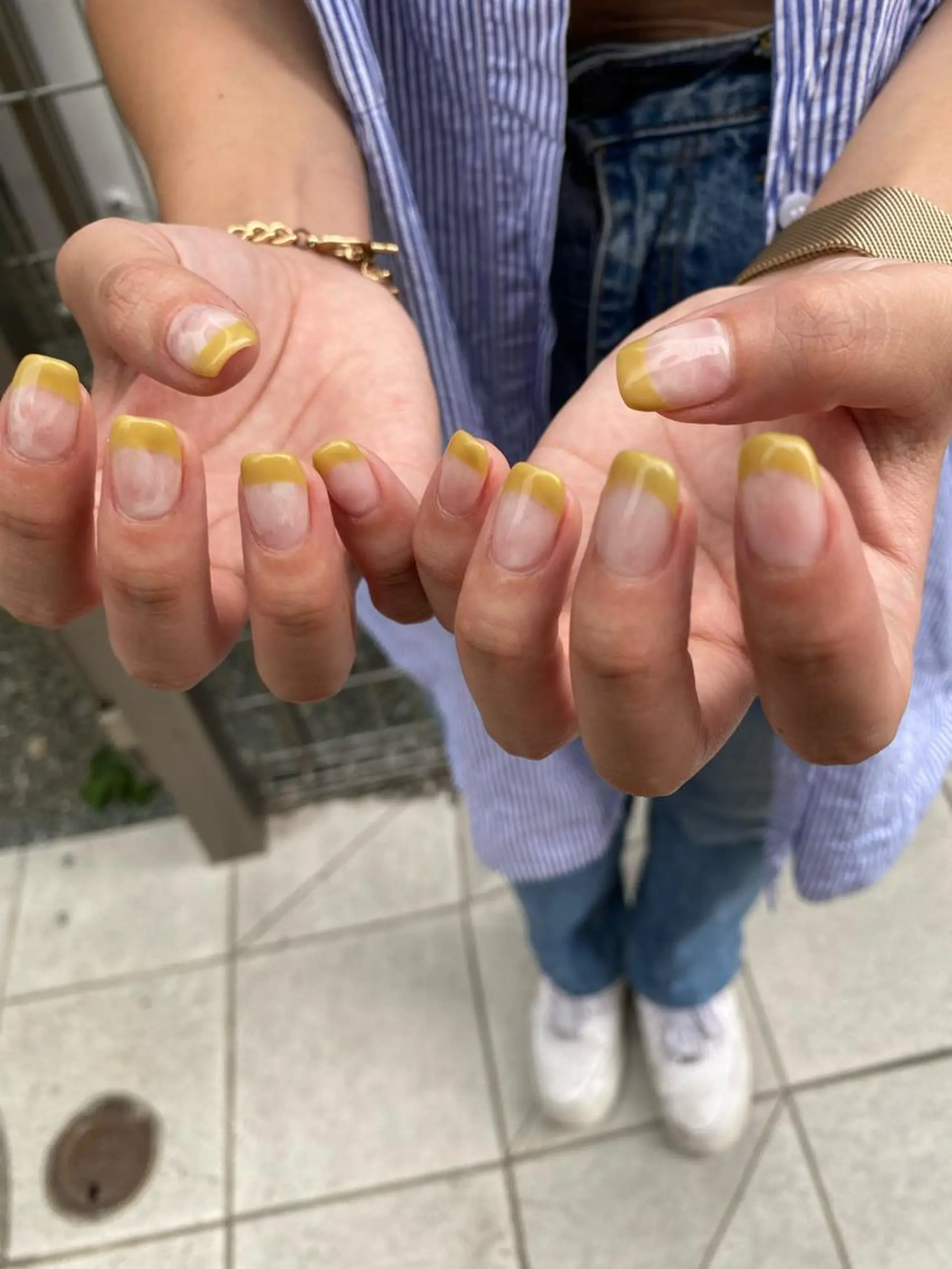 ネイル フレンチネイル シンプルネイル 黄色 ハンドネイル nable.所属・望月 実莉のネイルデザイン