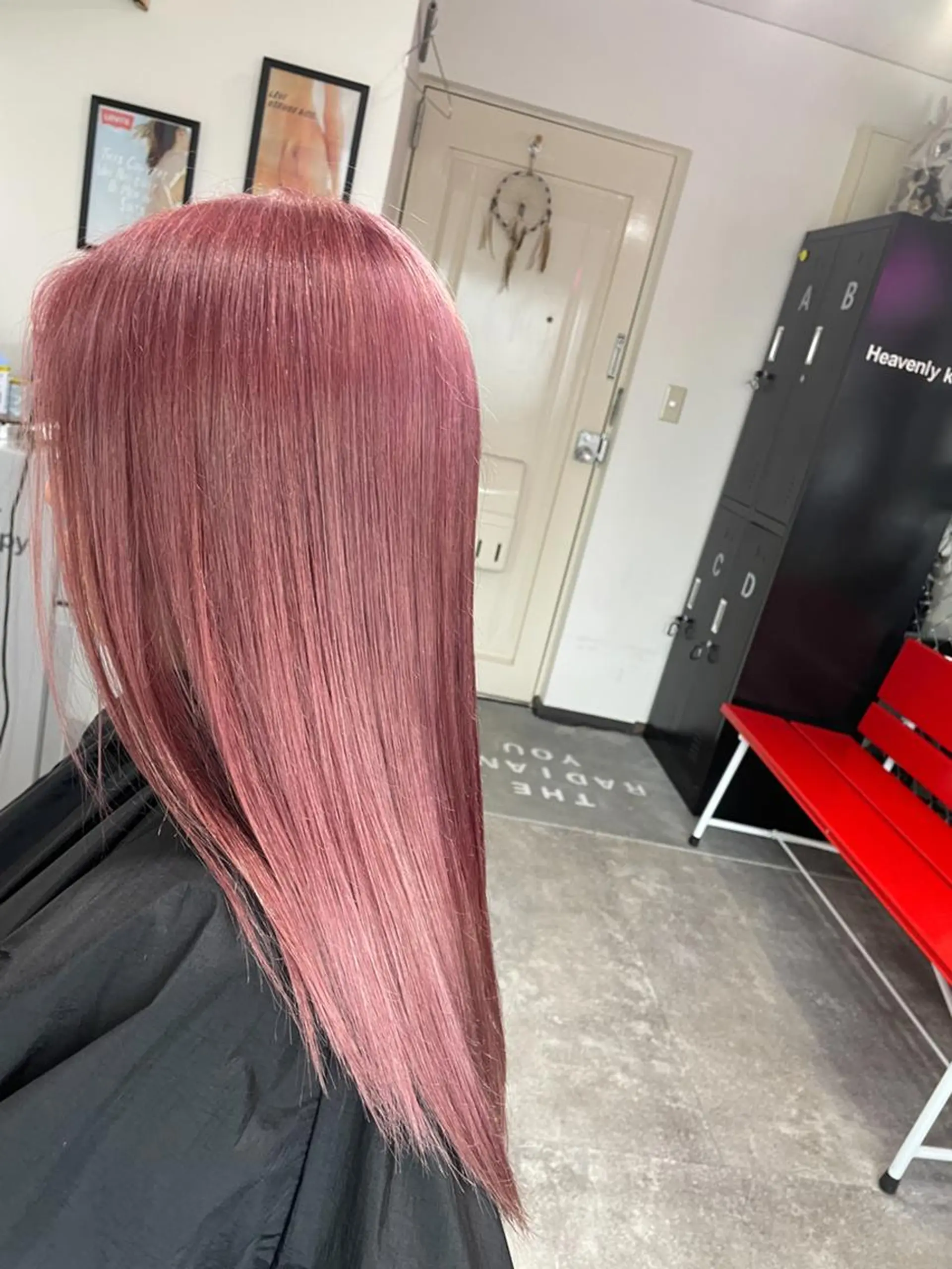 ロング カラー アッシュ ダブルカラー ピンクカラー ピンクアッシュ レイヤーカット カット ヘアカラー トリートメント WONK. ウォンク 心斎橋のヘアスタイル