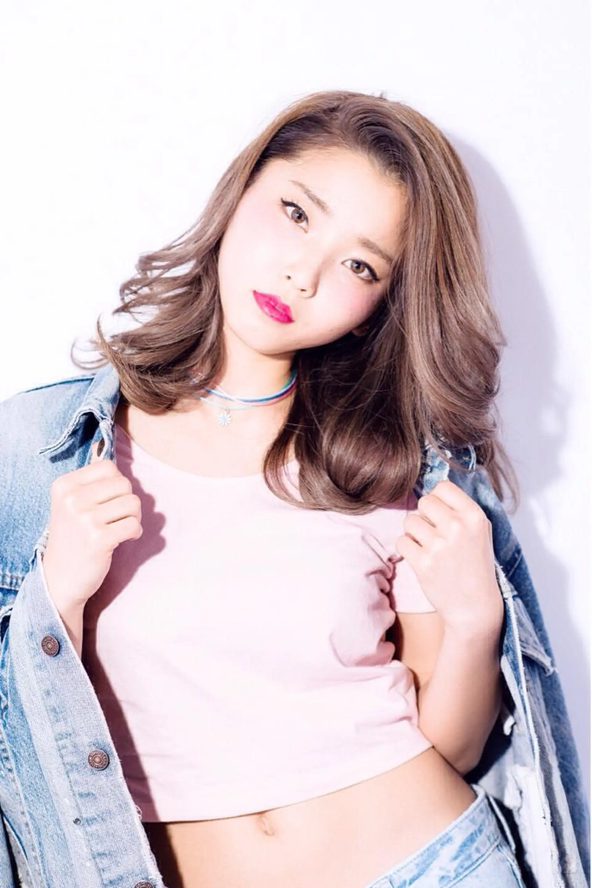 セミロング カラー アッシュ ハイライトカラー 外国人風カラー ハイライト アオガミ （前髪顔周りカット）のヘアスタイル