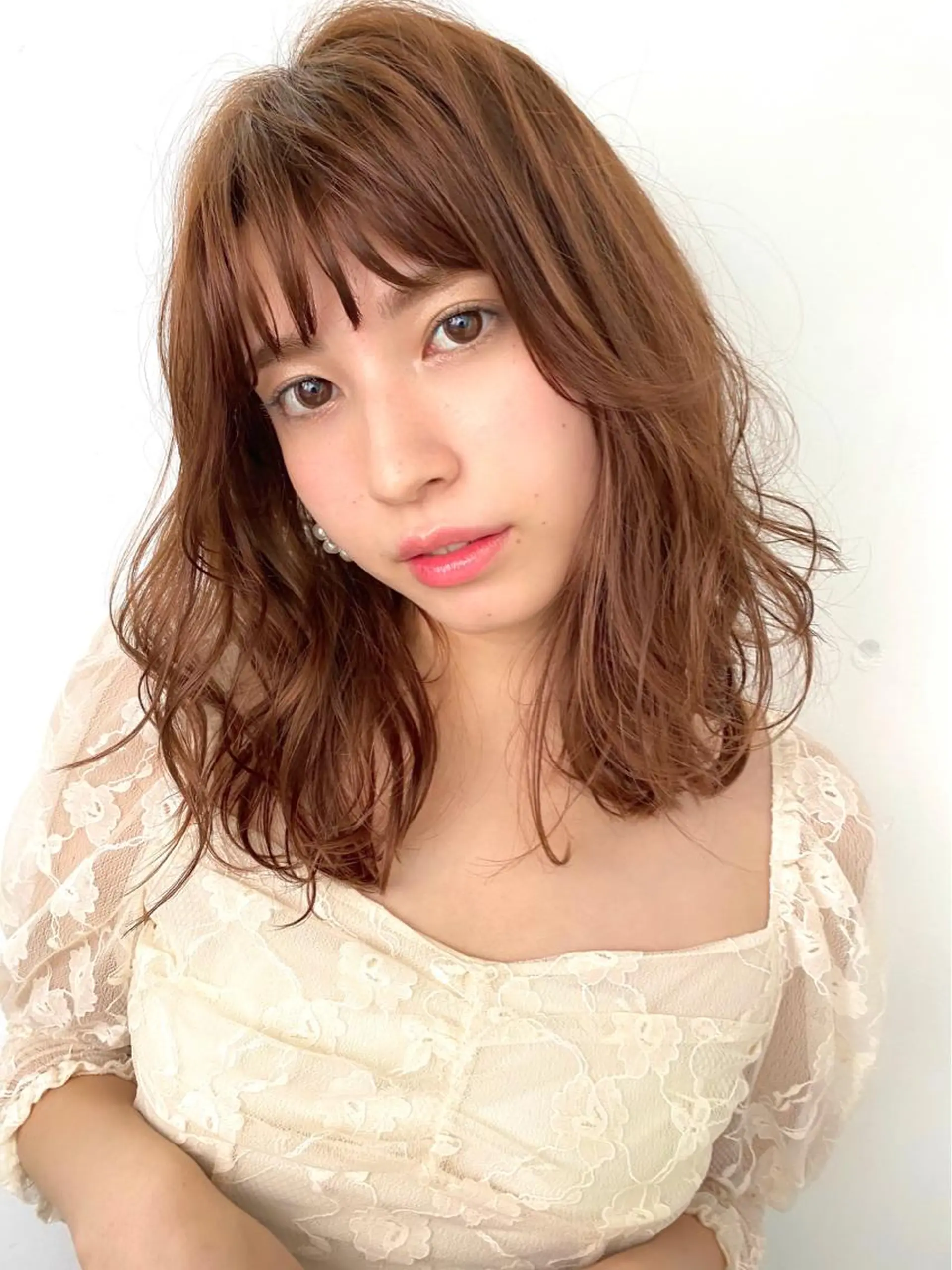 セミロング カラー ベージュカラー ピンクカラー ピンクベージュ カット ヘアカラー トリートメント chama レイヤーカットのヘアスタイル