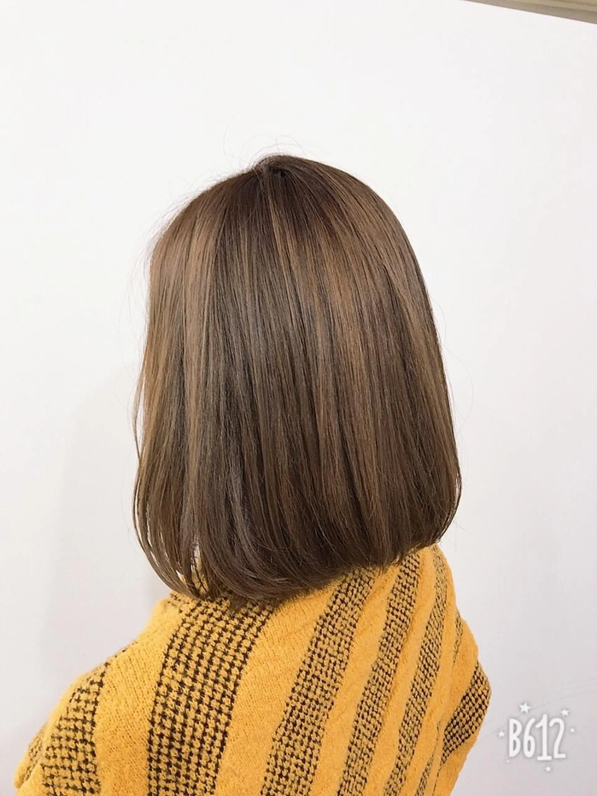 ミディアム カラー ベージュカラー ブリーチ グレージュ ミルクティーベージュ 相武台ショート特化 💐川崎希💐のヘアスタイル