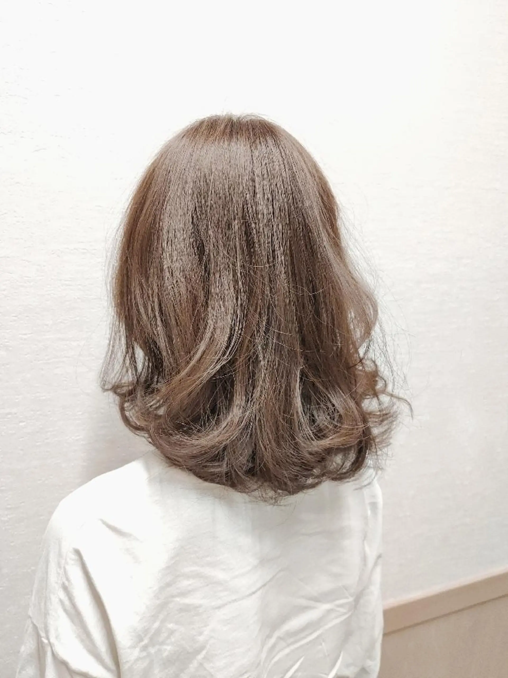 ミディアム カラー カット ヘアカラー 縮毛矯正 トリートメント 伊藤 瞭のヘアスタイル