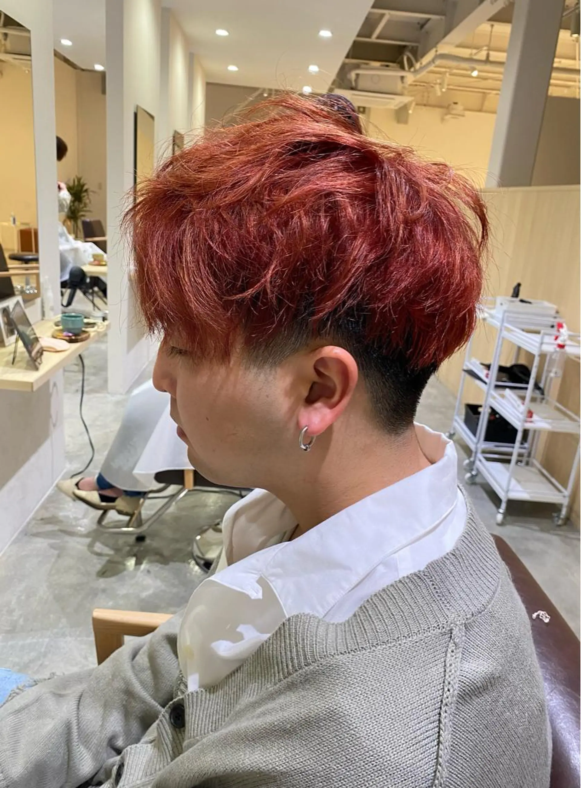 メンズ メンズバレイヤージュ メンズブリーチ センターパート メンズハイライト メンズハイトーン カット ヘアカラー ブリーチなしWカラー /酸性ストレート河本のヘアスタイル