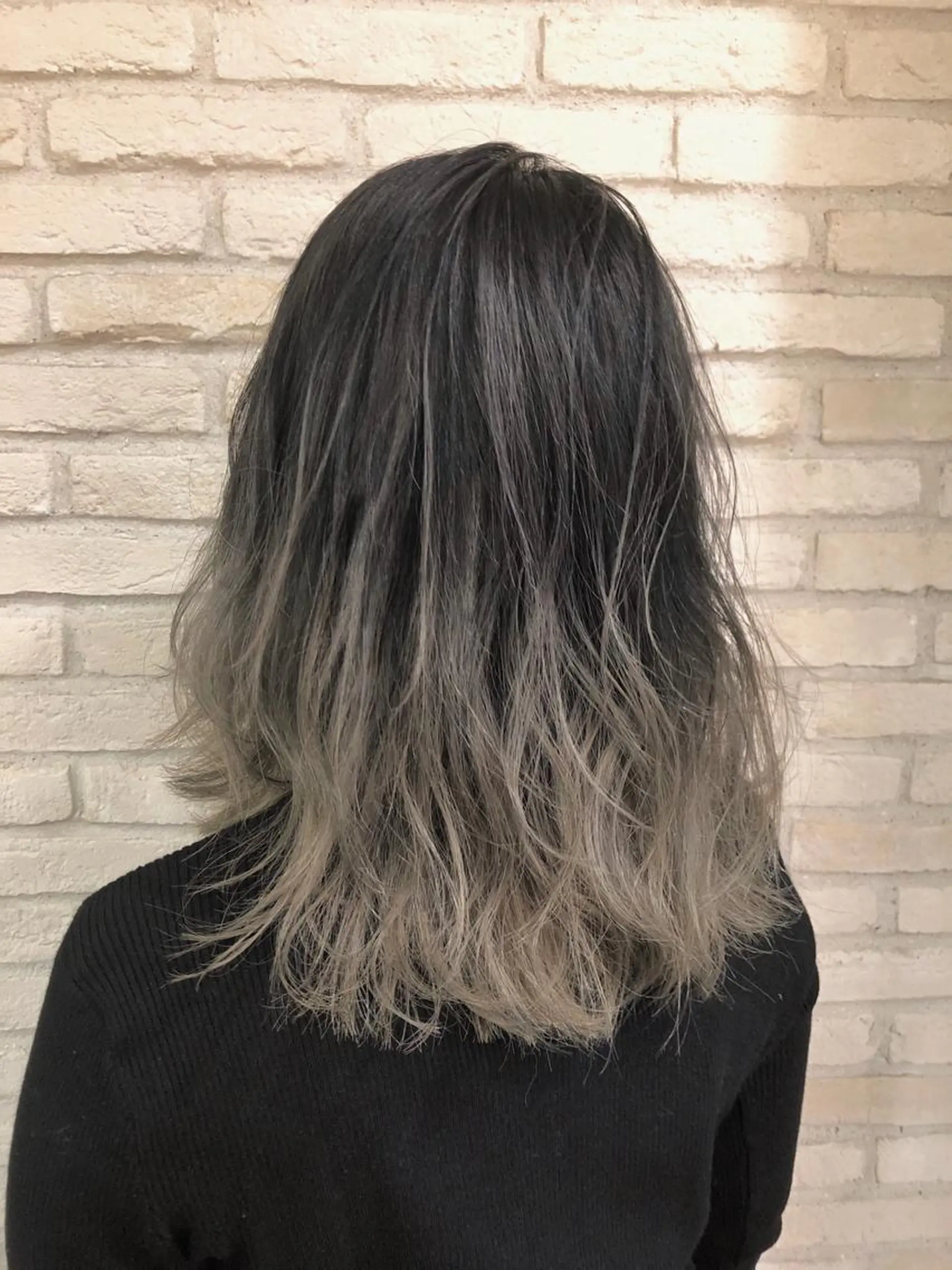 ミディアム カラー ブリーチ グラデーションカラー グレージュ ハイライトカラー ハイライト oggi +KENJE所属・大平 美沙のヘアスタイル