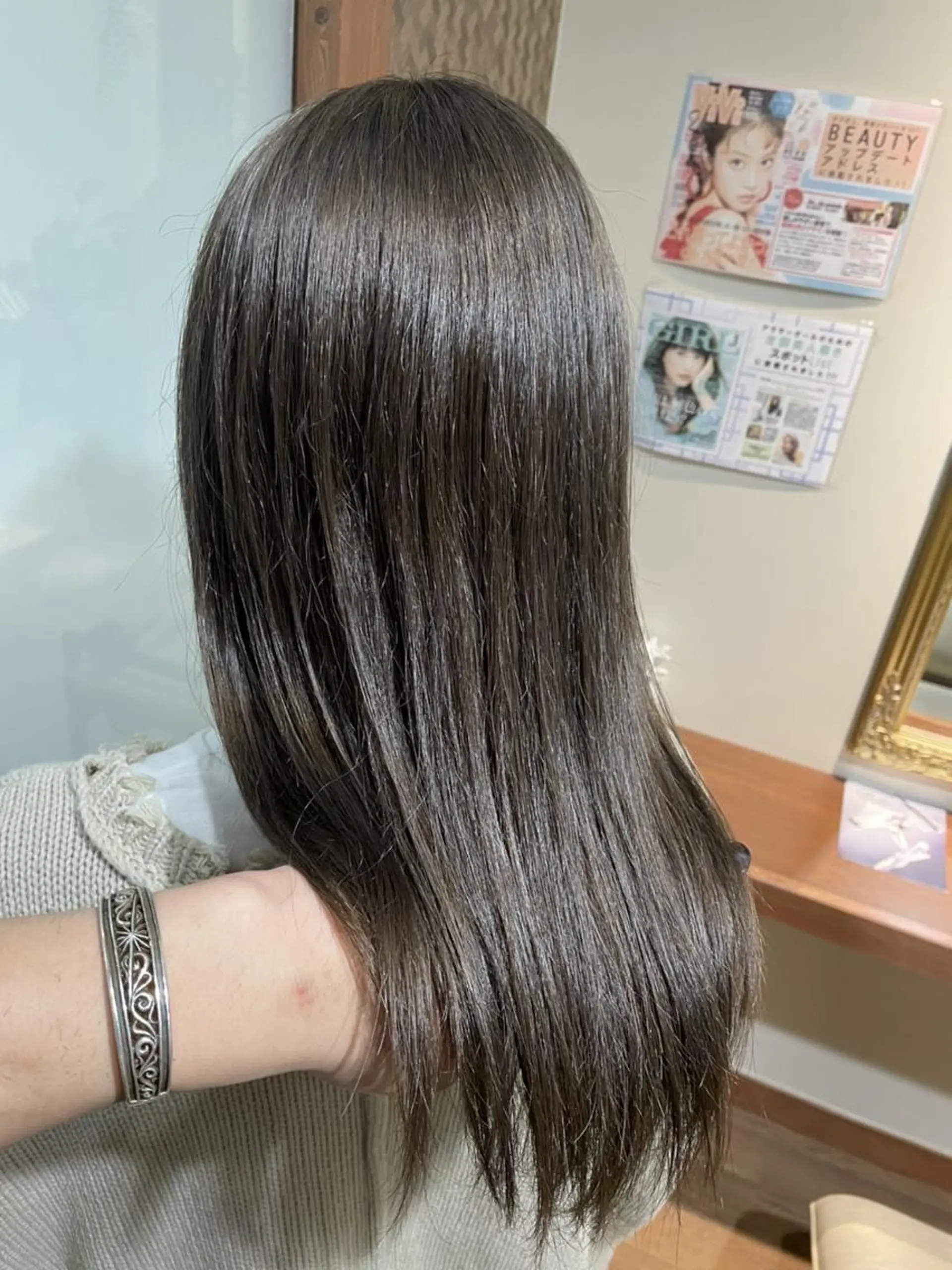 セミロング カラー ブリーチ グレージュ ブリーチなしカラー ヘアカラー トリートメント FOR HAIRのヘアスタイル