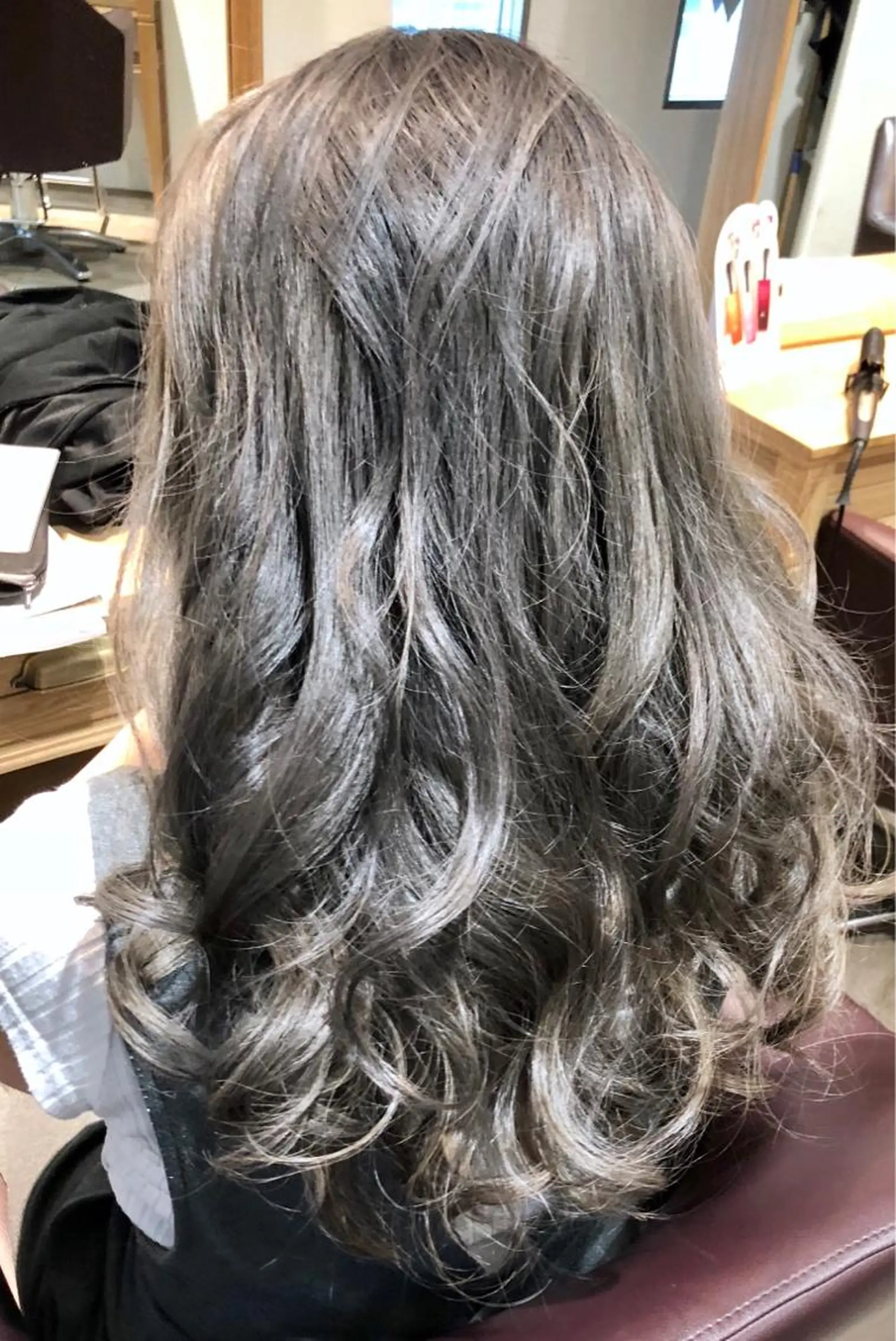 ロング カラー アッシュ 透明感カラー シルバー シルバーアッシュ エフェクトブリーチ エクステhiroのヘアスタイル