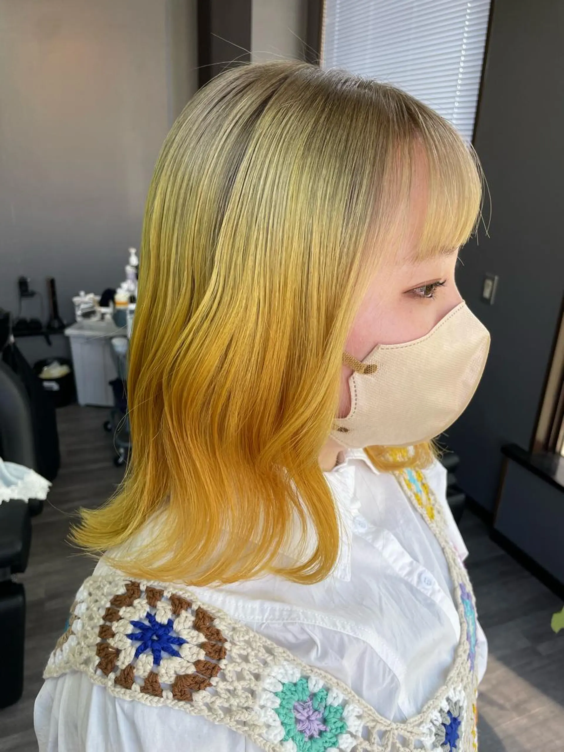 カラー ベージュカラー デザインカラー グラデーションカラー ミルクティーベージュ イエローカラー オノ アカネのヘアスタイル