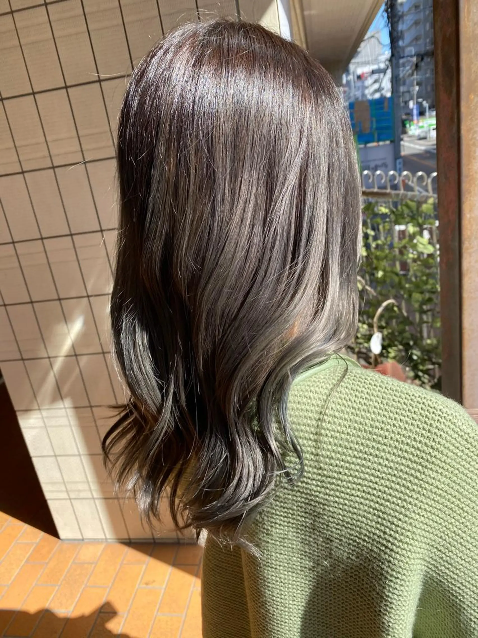 セミロング カラー ブリーチ グラデーションカラー カット ヘアカラー ELLE&SALLY 石野のヘアスタイル