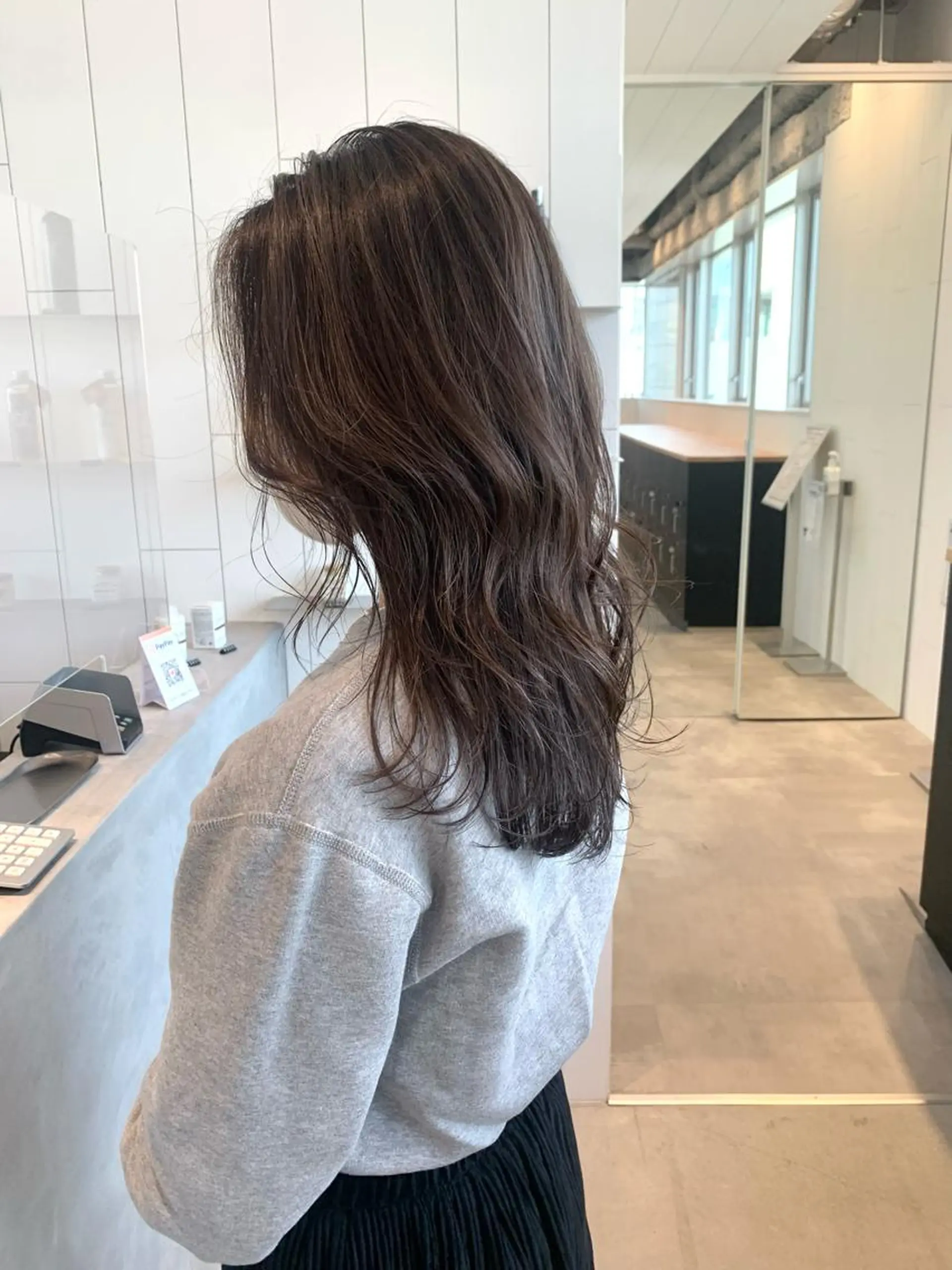 ミディアム カラー ブリーチ グレージュ ハイライトカラー ハイライト 海外ヘアー 山村拓士のヘアスタイル