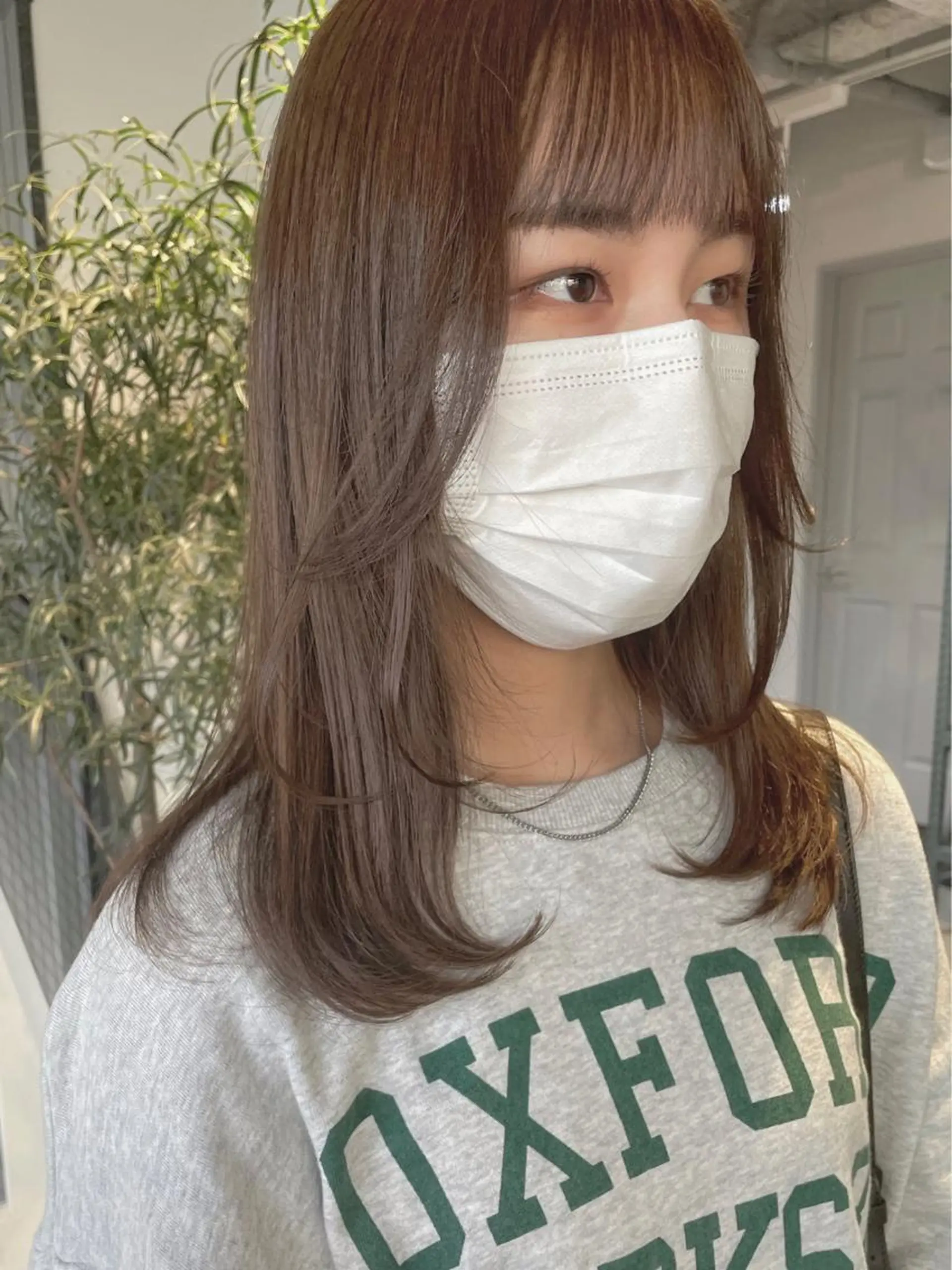ミディアム カラー グレージュ 顔周りカット カット 縮毛矯正 レイヤー/髪質改善カ ラ-🤍津田奈々美‎のヘアスタイル