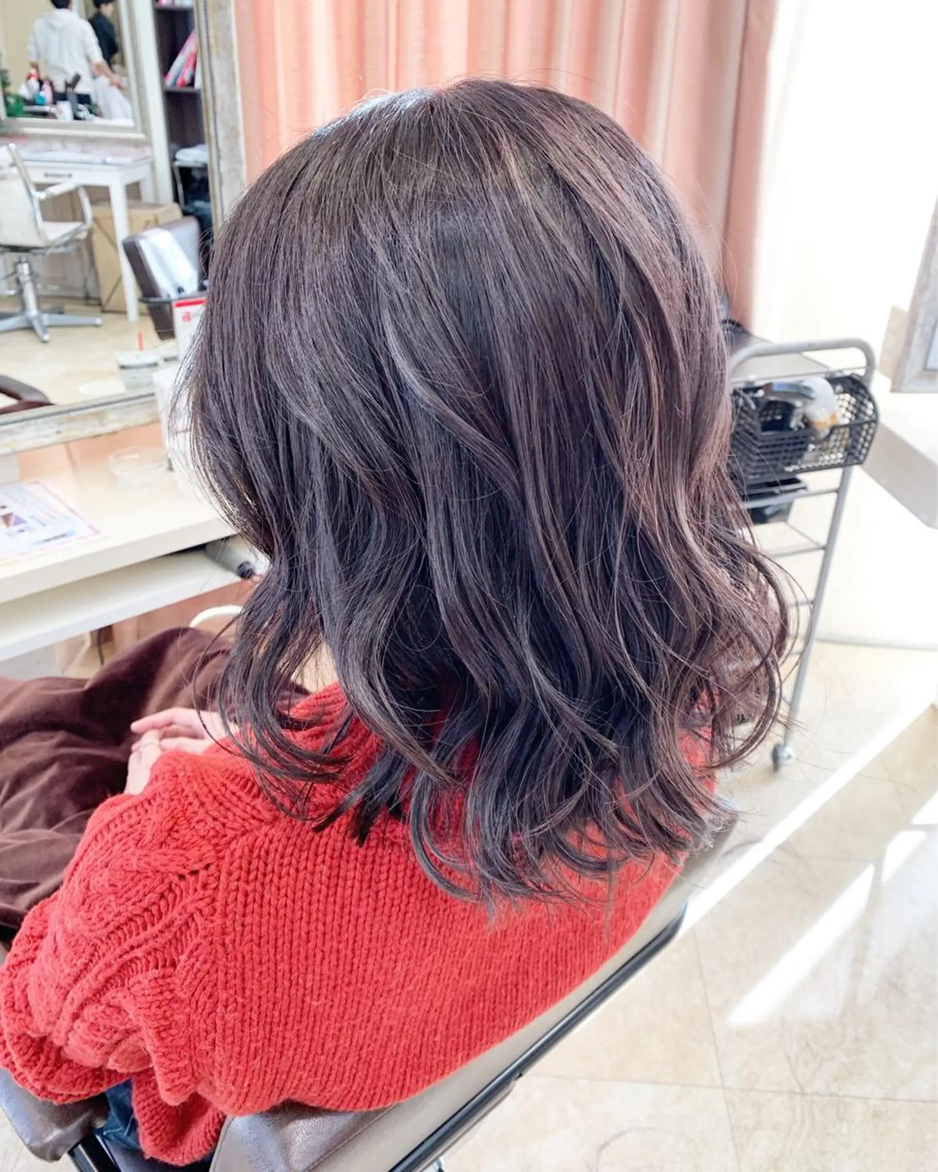 ミディアム カラー パーマ ヘアアレンジ メンズ キッズ ネイル マツエク・マツパ センターパート マッシュ アッシュ グラデーションカラー ナチュラル カット トリートメント 角床直哉 カラーカットNO 1のヘアスタイル