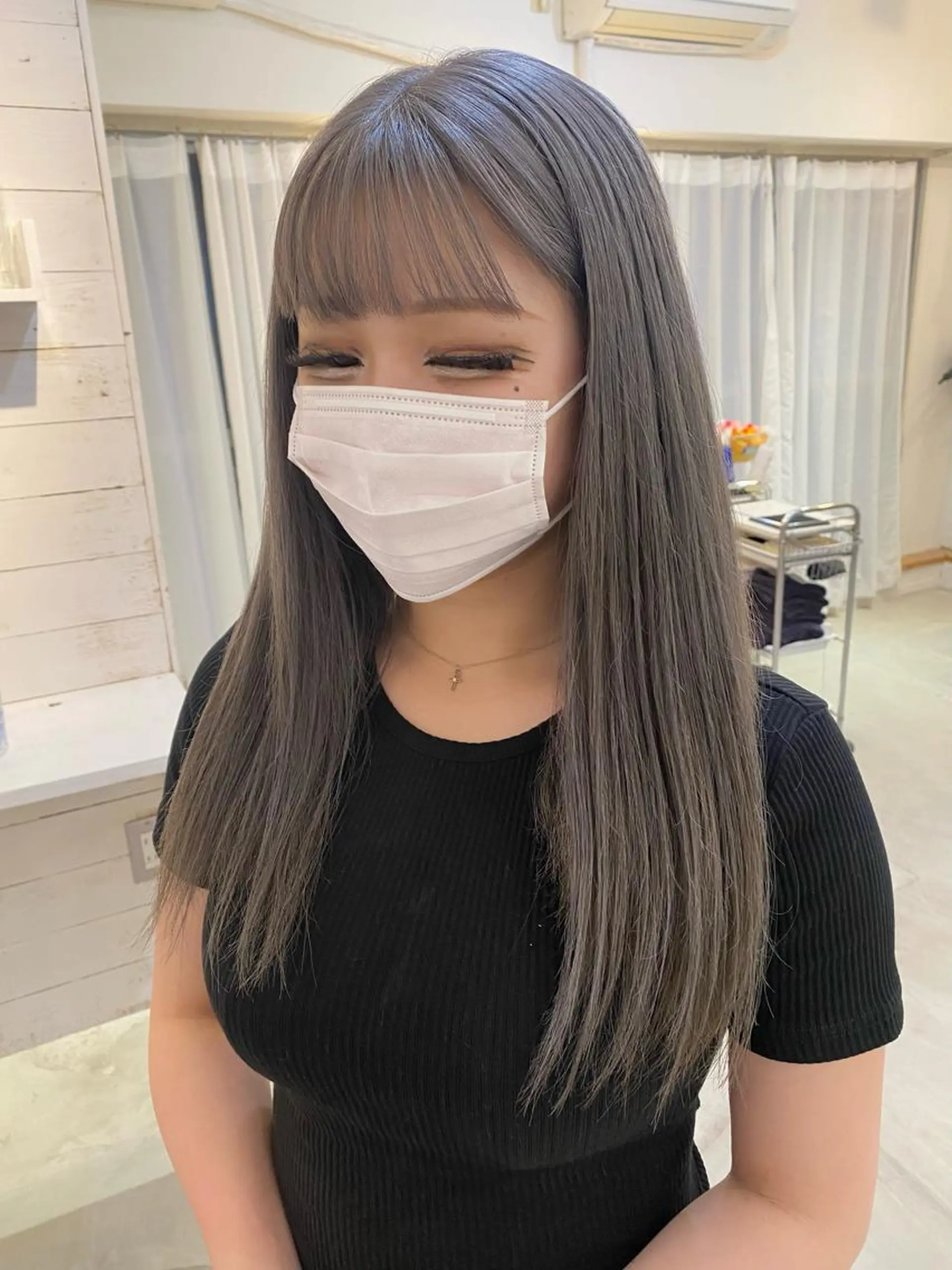 ロング カラー ブリーチ グレージュ ブリーチなしカラー レイヤーカットのヘアスタイル