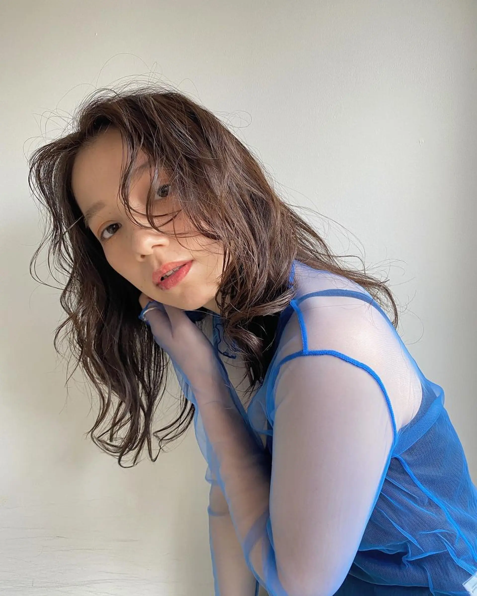 ミディアム パーマ カラー アディクシーカラー ブリーチ ブロンド ブルーカラー ハイライトカラー ヘアカラー トリートメント CEINE＋ officialのヘアスタイル