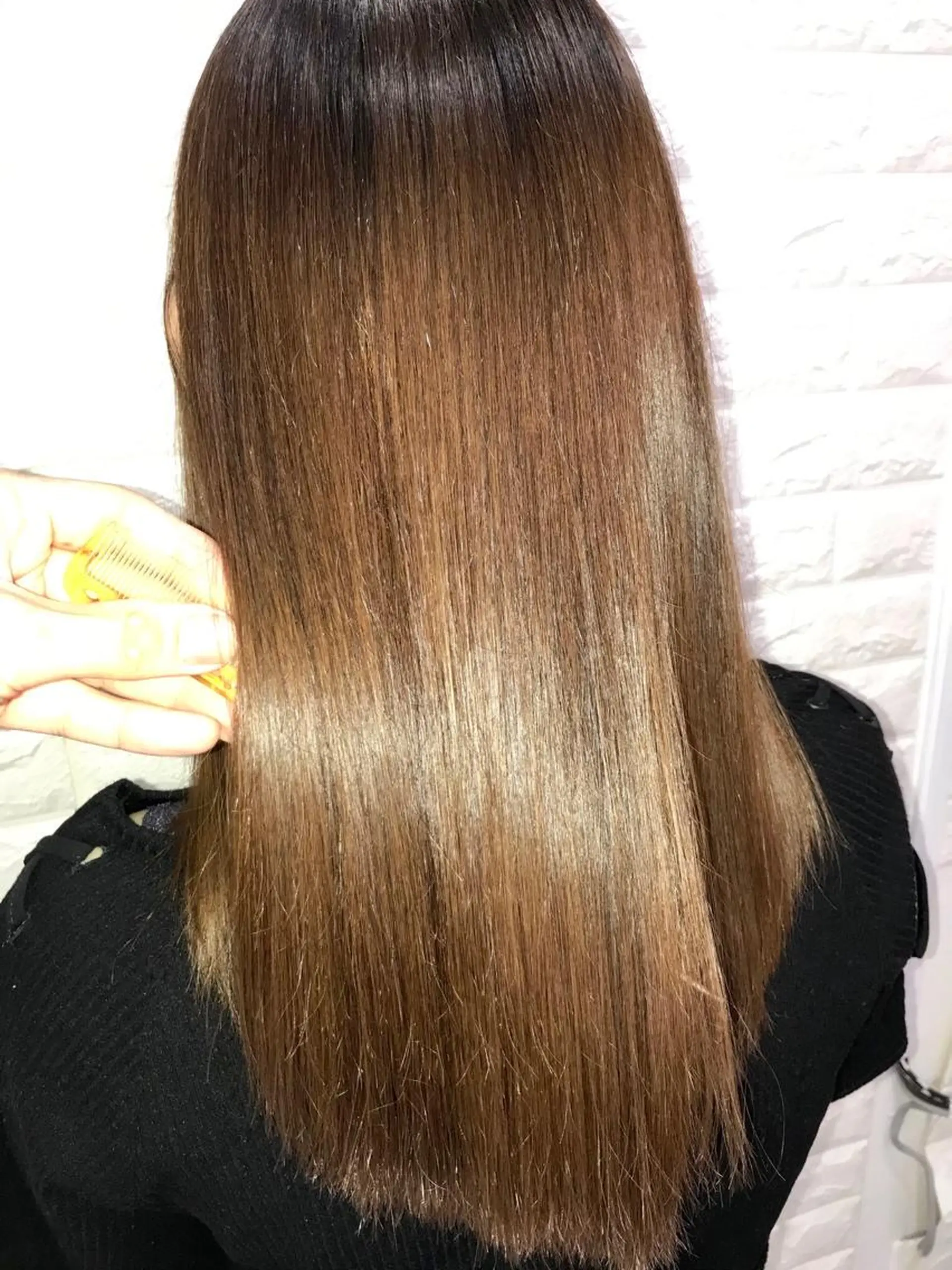セミロング カット ヘアカラー トリートメント 20代半ば上質なへア ケア 髪質改善 大西のヘアスタイル
