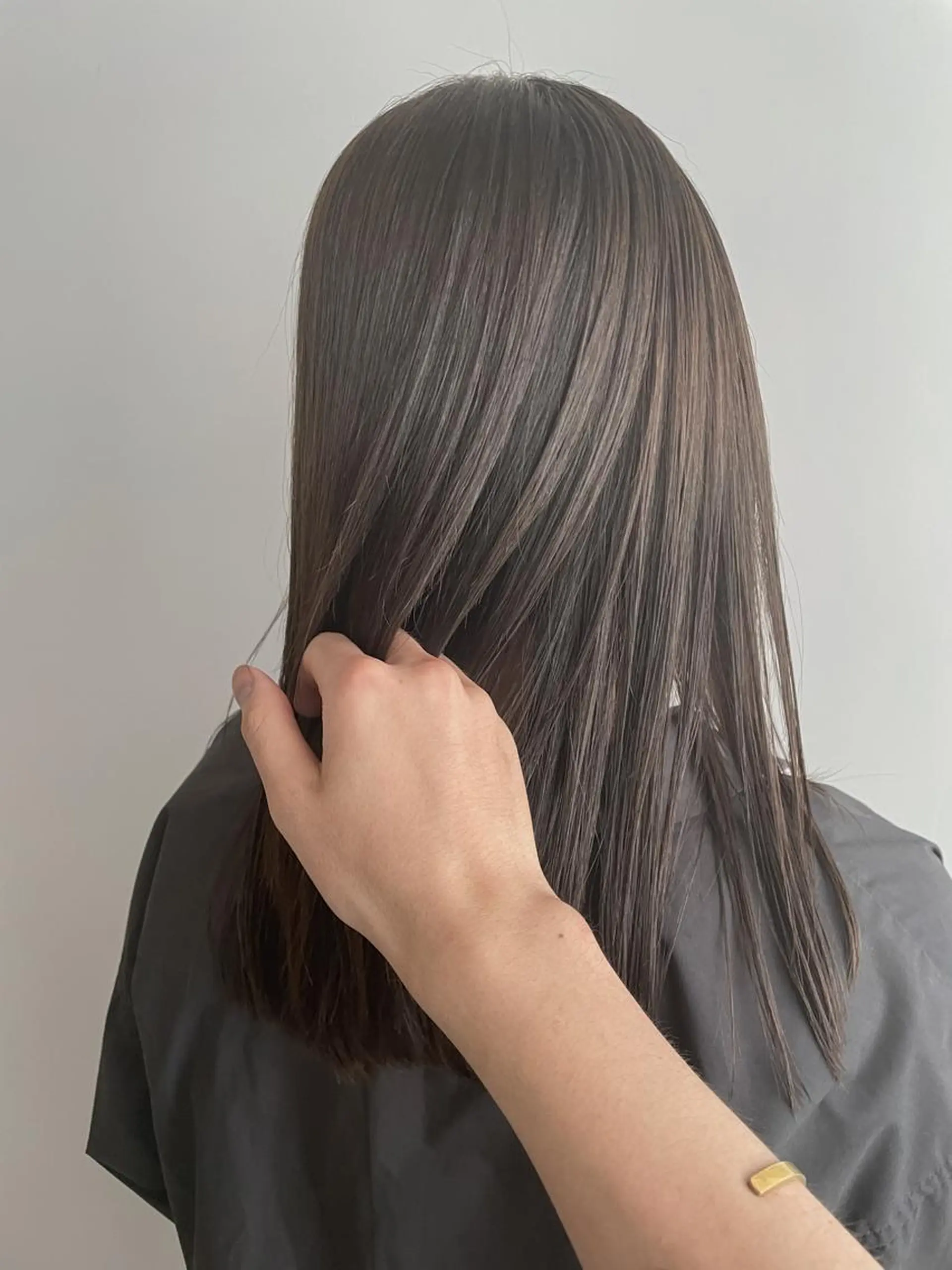 ミディアム カラー ブリーチ 透明感カラー グレージュ ブリーチなしカラー ROUTE KOUTAのヘアスタイル