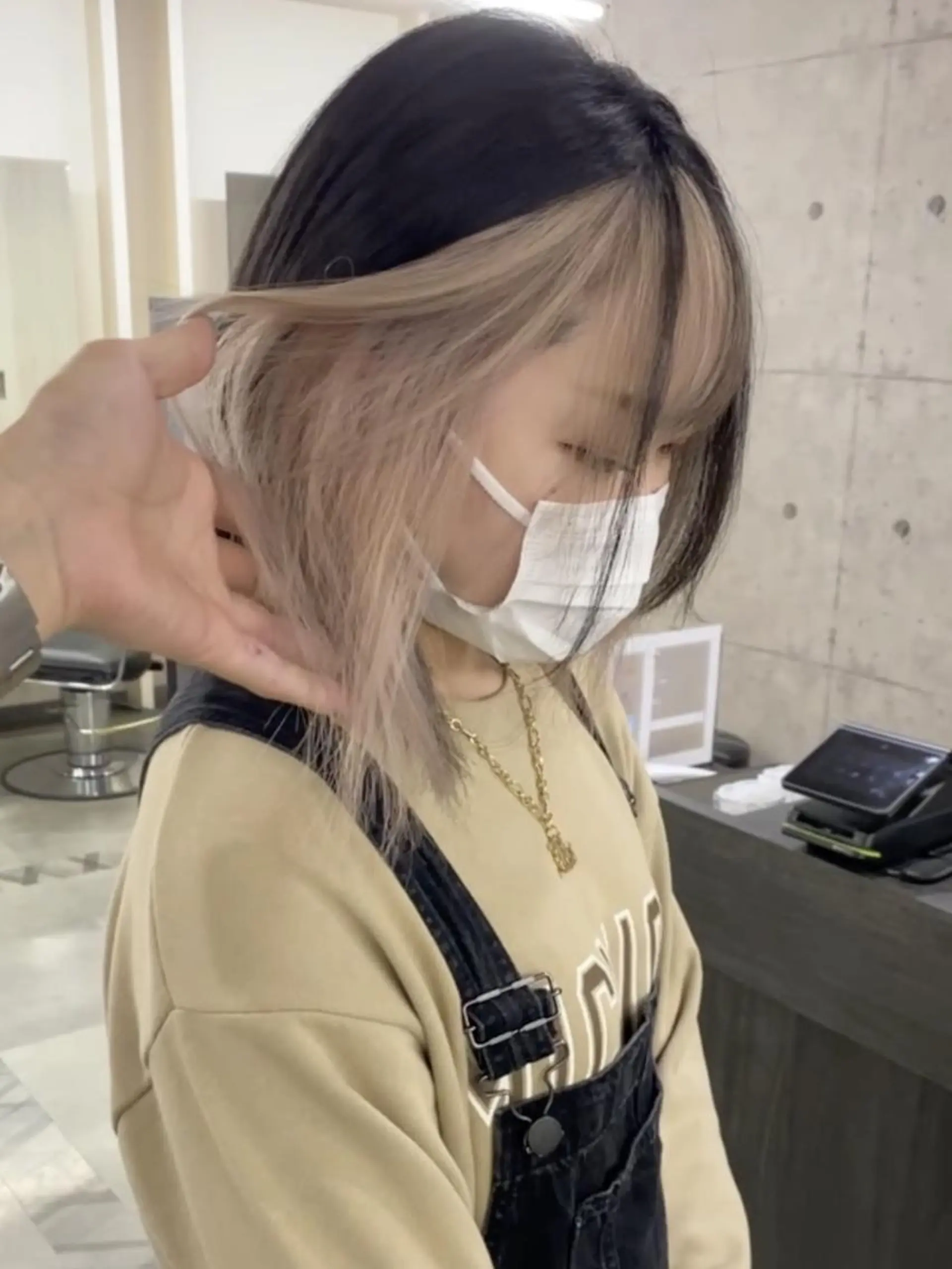 セミロング 外国人風カラー ハイライト レイヤーカット カット ヘアカラー トリートメント SUZU/岡山/矯正 ブリーチ/レイヤーのヘアスタイル