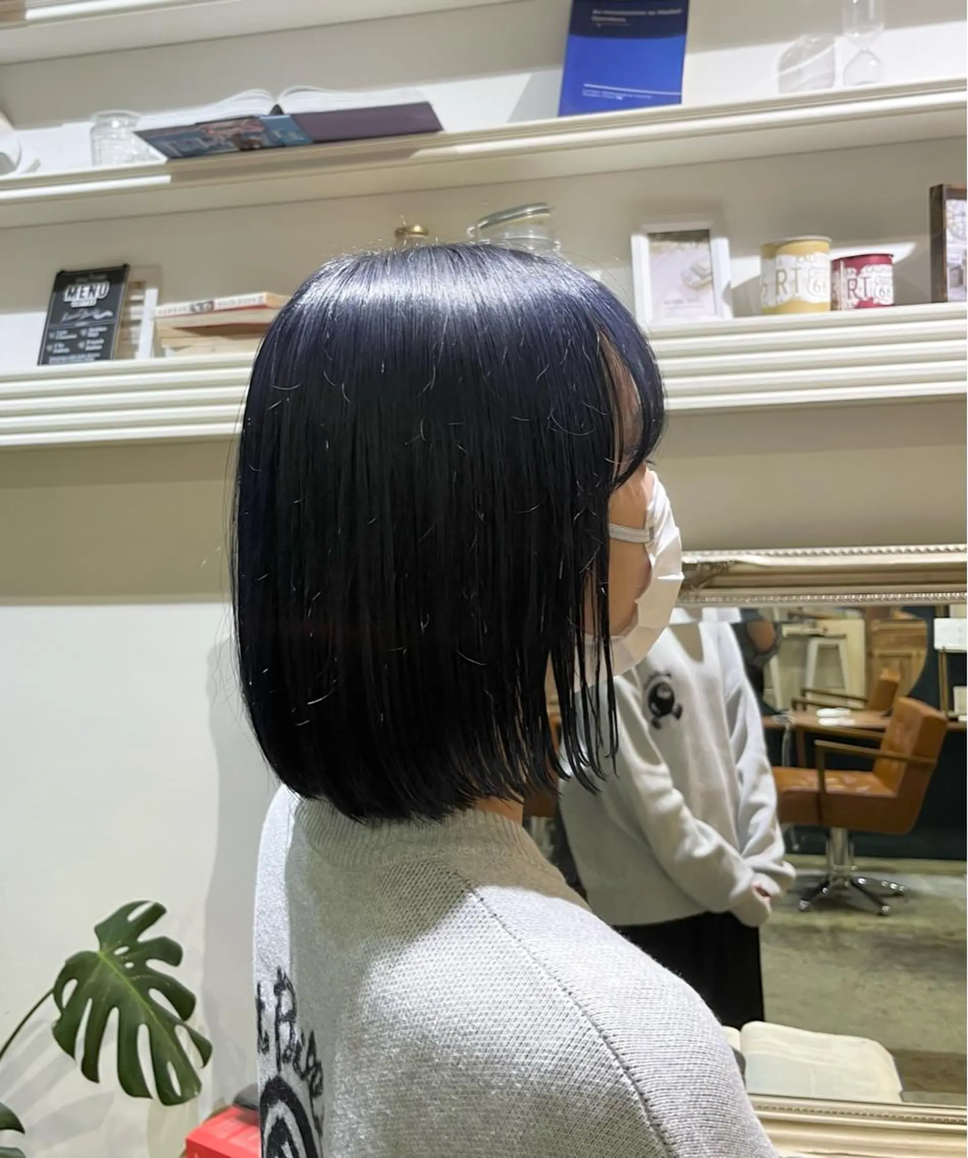 ロング カラー 黒髪 ブルーカラー ブルーブラック 森田 翔斗ベージュカラー⭕のヘアスタイル