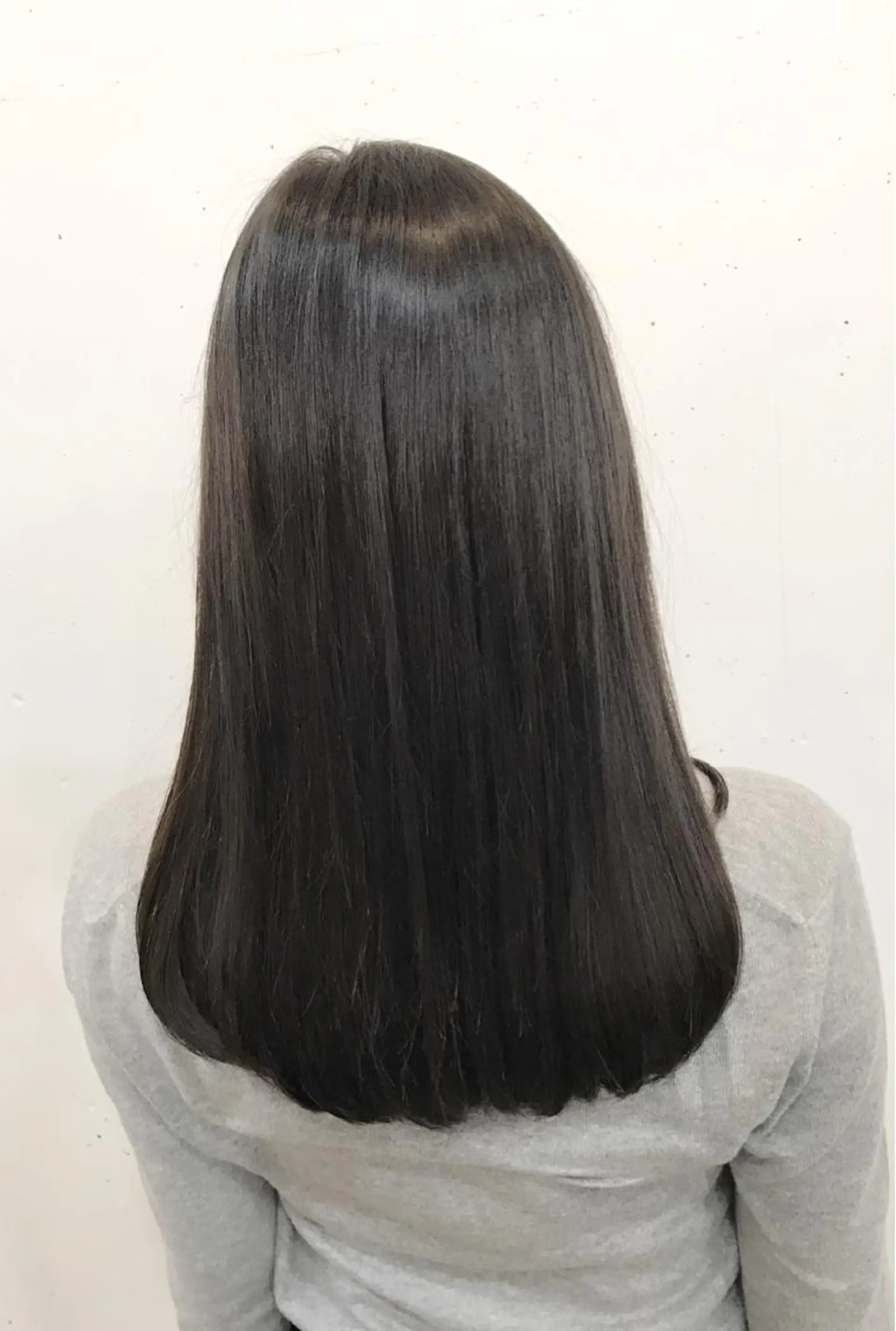 ミディアム カラー アッシュ ブリーチ ブリーチなしカラー トップスタイリスト Yamato.hのヘアスタイル