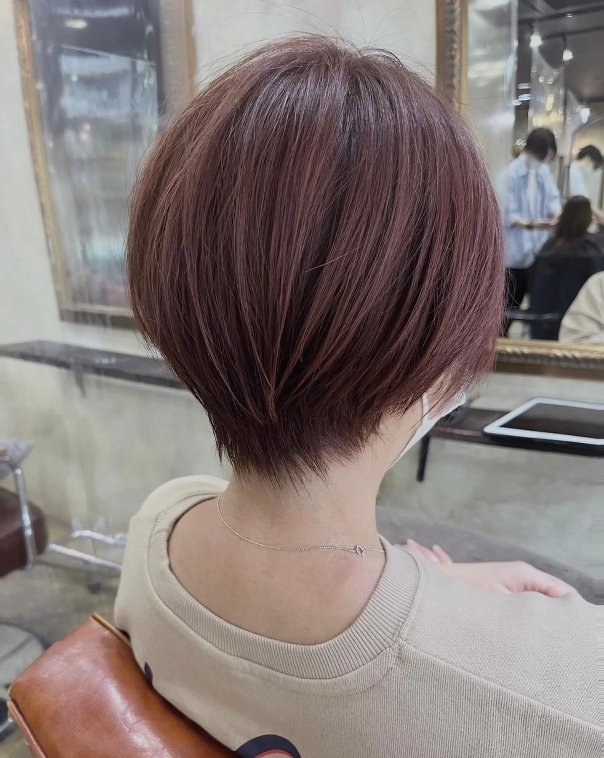 ショート アッシュ ミストバング パープルカラー ボブ ハイライト 初めでも安心🌟 newi町田✂のヘアスタイル