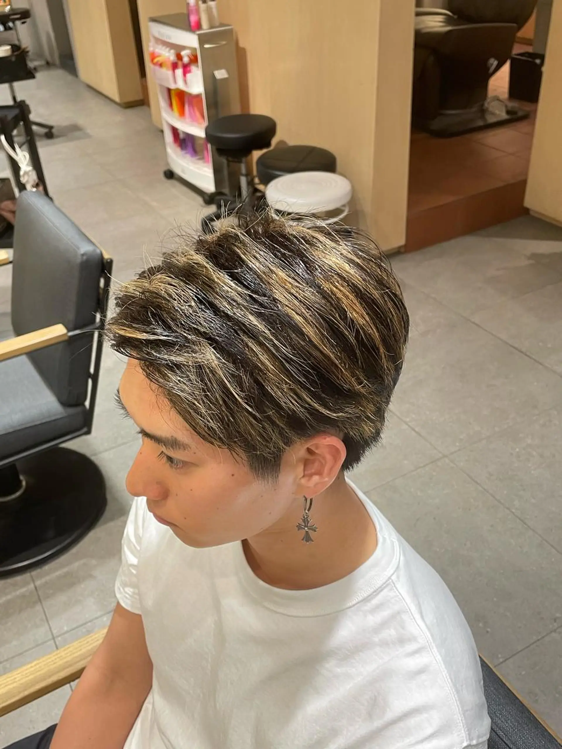 カラー メンズ メンズハイライト ハイライトカラー ヘアカラー トリートメント Le'a所属・渋谷/フェード/ 國分 翔のヘアスタイル