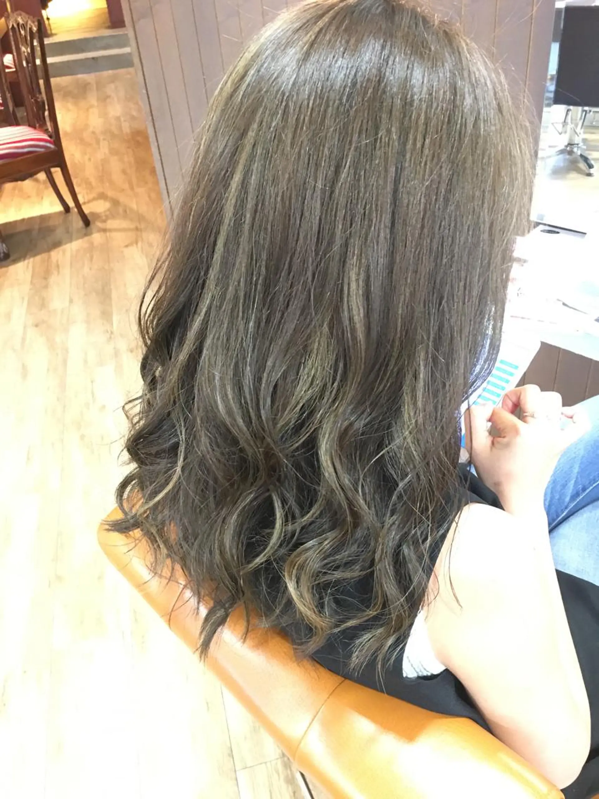 ロング カラー ハイライトカラー イルミナカラー ハイライト Optima Hair所属・川本 あゆのヘアスタイル