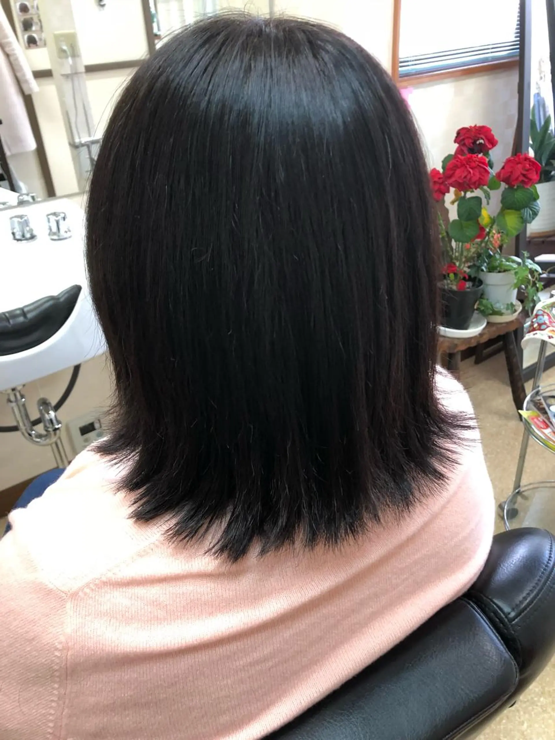 ミディアム 外ハネヘア 縮毛矯正 ヘアサロン モカ所属・石塚 浩のヘアスタイル