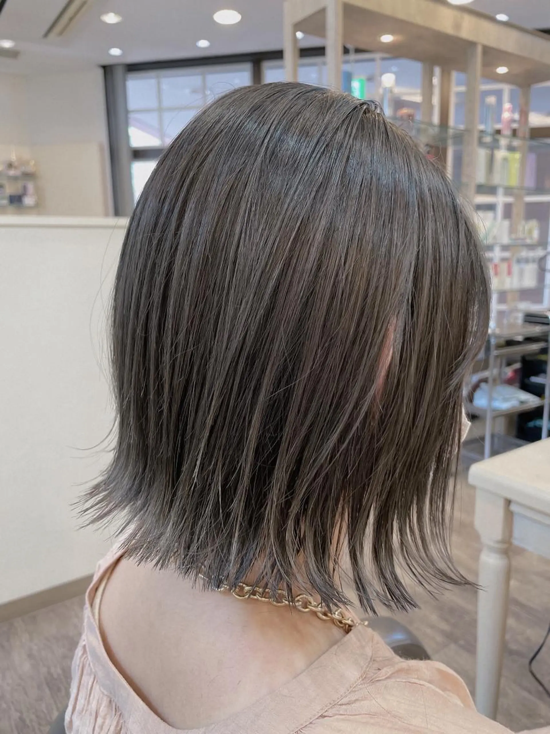 ショート カラー アッシュ ラベンダーカラー ラベンダーアッシュ ボブ 外ハネヘア カット ヘアカラー 尚平 髪質改善 大人のデザインカラーのその他イメージ
