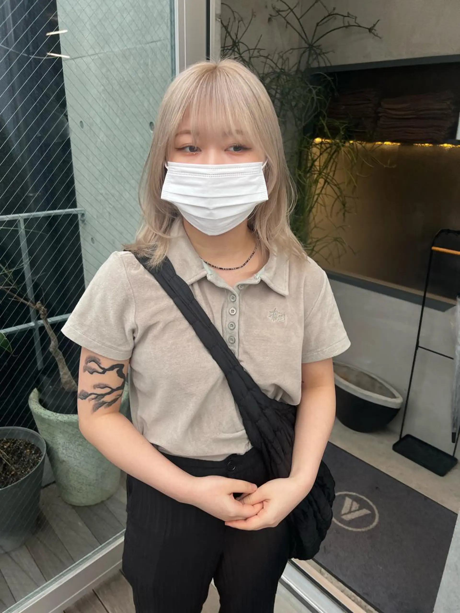 ミディアム カラー ベージュカラー ハイトーンカラー ペールベージュ カット ヘアカラー トリートメント sakoda shunkiのヘアスタイル