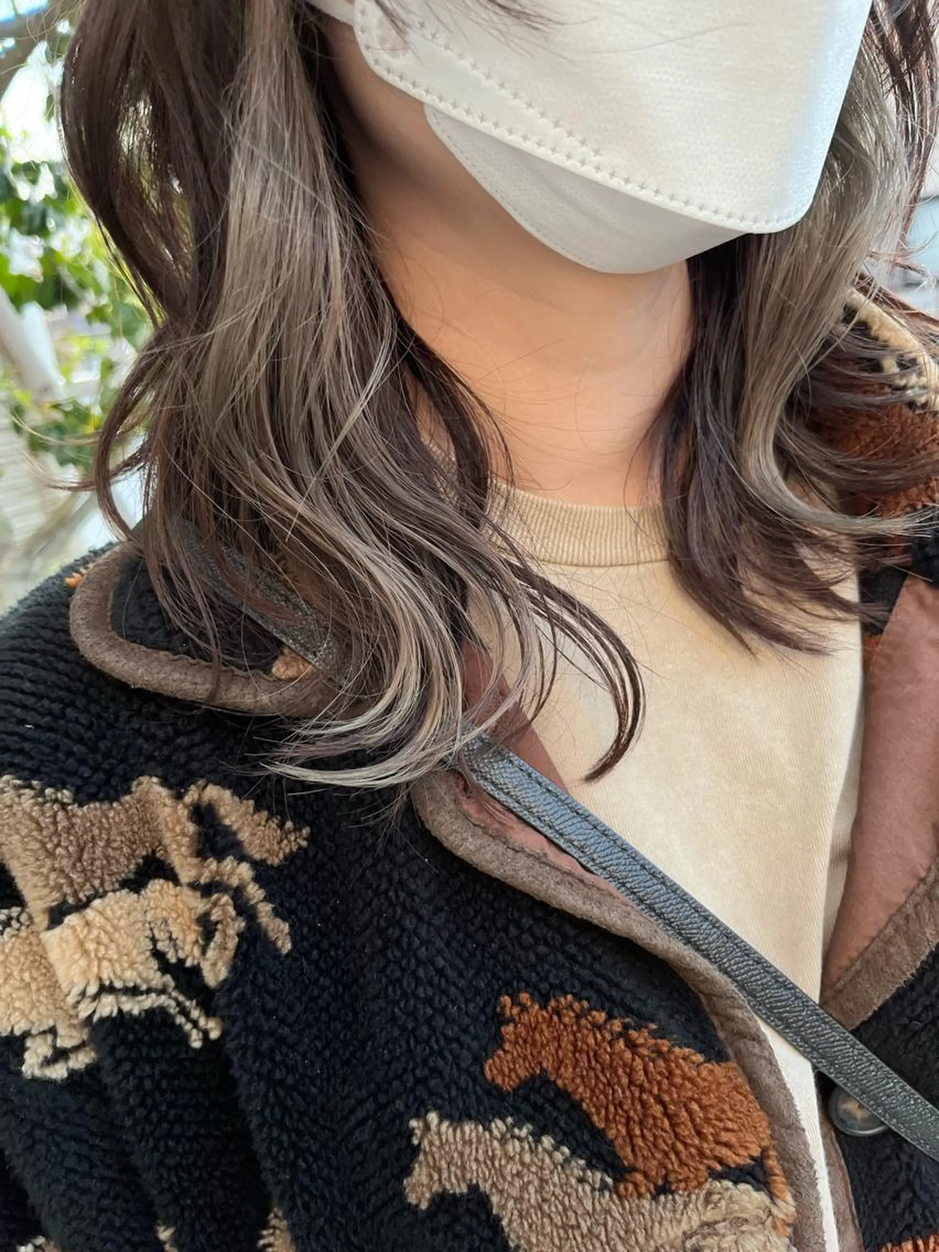 ミディアム カラー イヤリングカラー グレージュ ウルフカット 高橋友里亜 /フリーランスのヘアスタイル
