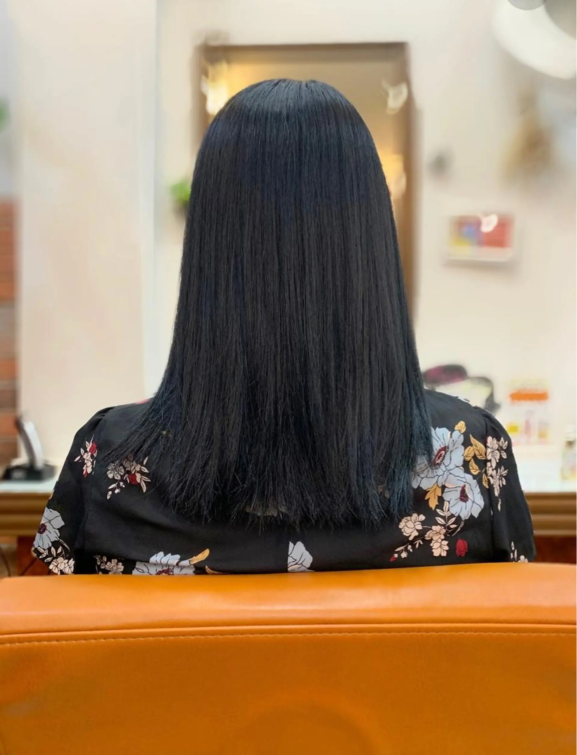 ミディアム カラー 黒髪 ブルーカラー ブルーブラック 赤坂 有季のヘアスタイル