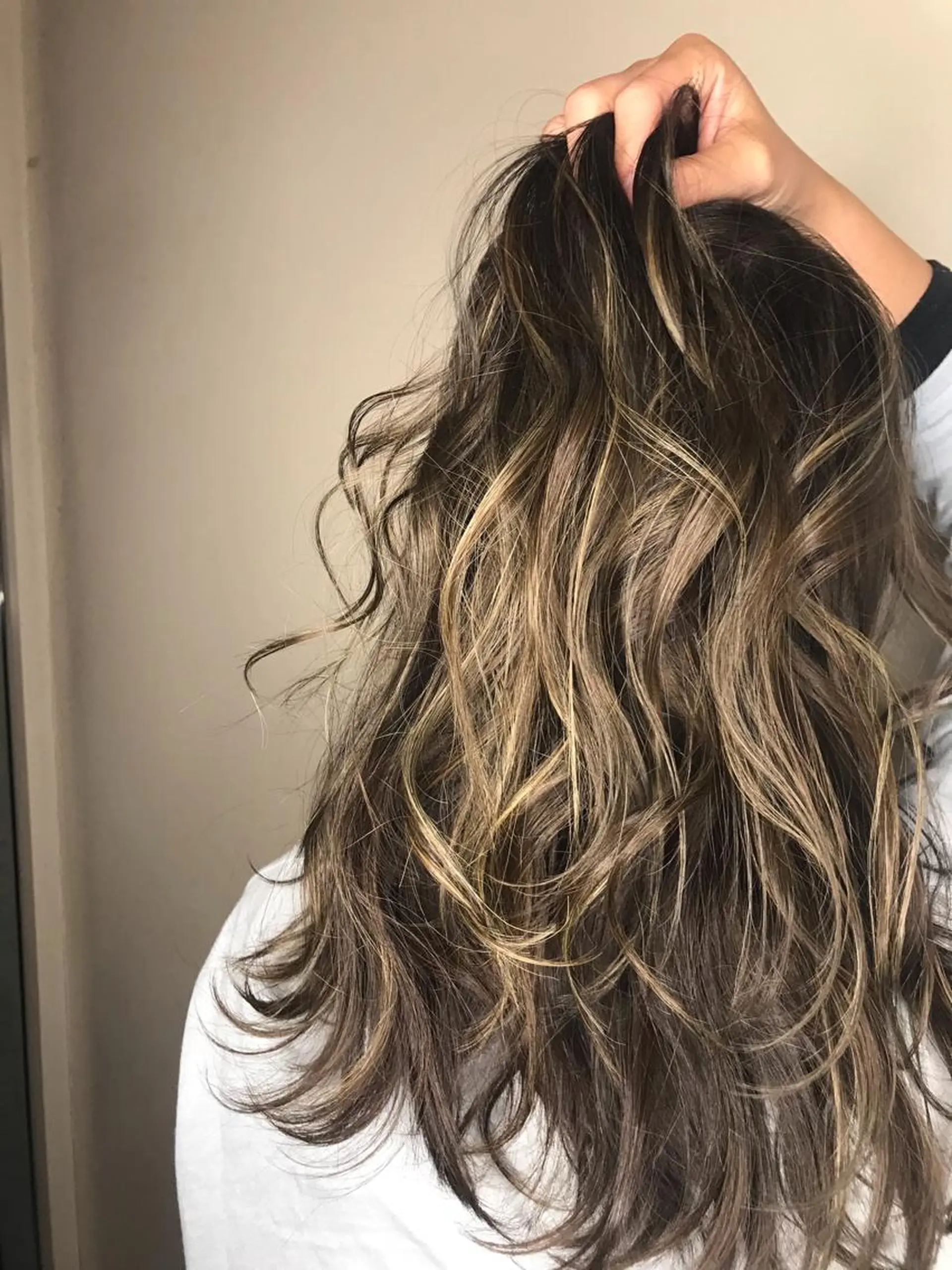 ロング カラー アディクシーカラー ハイライトカラー 外国人風カラー ハイライト 🎊ルービック 京橋店💛のヘアスタイル