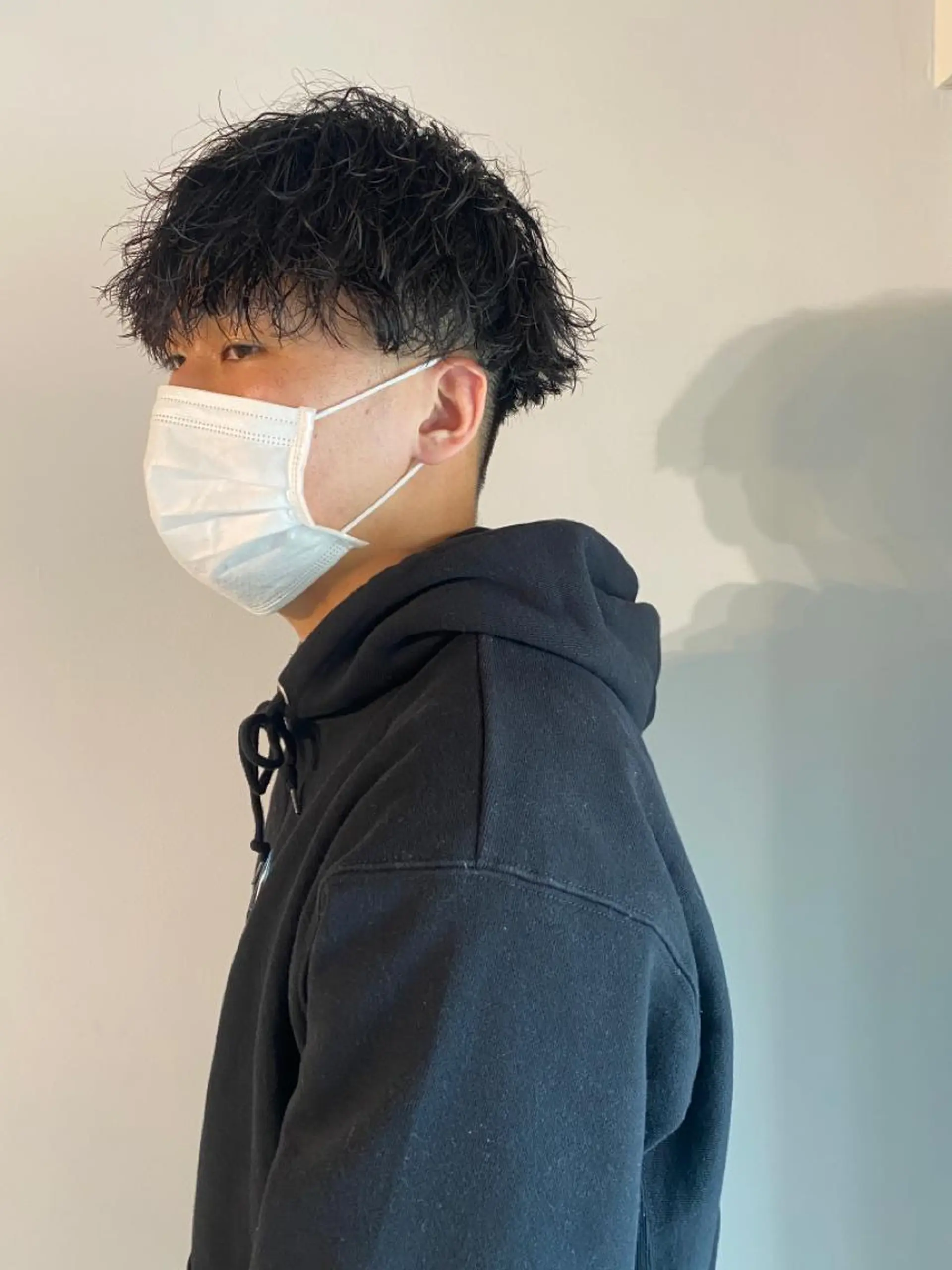 ミディアム パーマ メンズ ミディアムパーマ メンズブリーチ コンマヘア フェードカット メンズハイライト 🔹YUTA🔹 メンズパーマのヘアスタイル