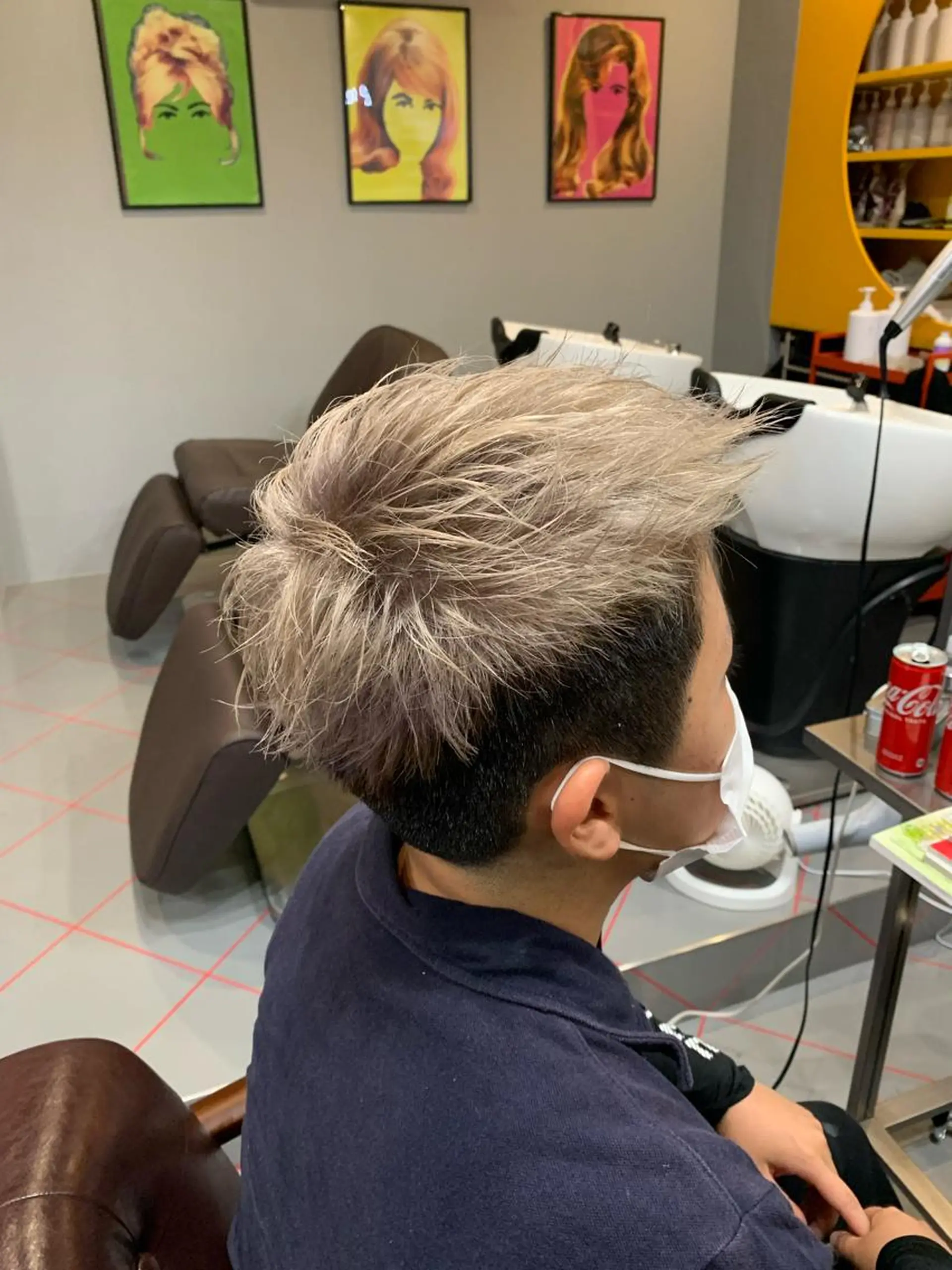 ショート カラー メンズ メンズブリーチ ブリーチ メンズサロン　アソビ所属・【扱いやすいパーマ】 眞鍋拓己のヘアスタイル