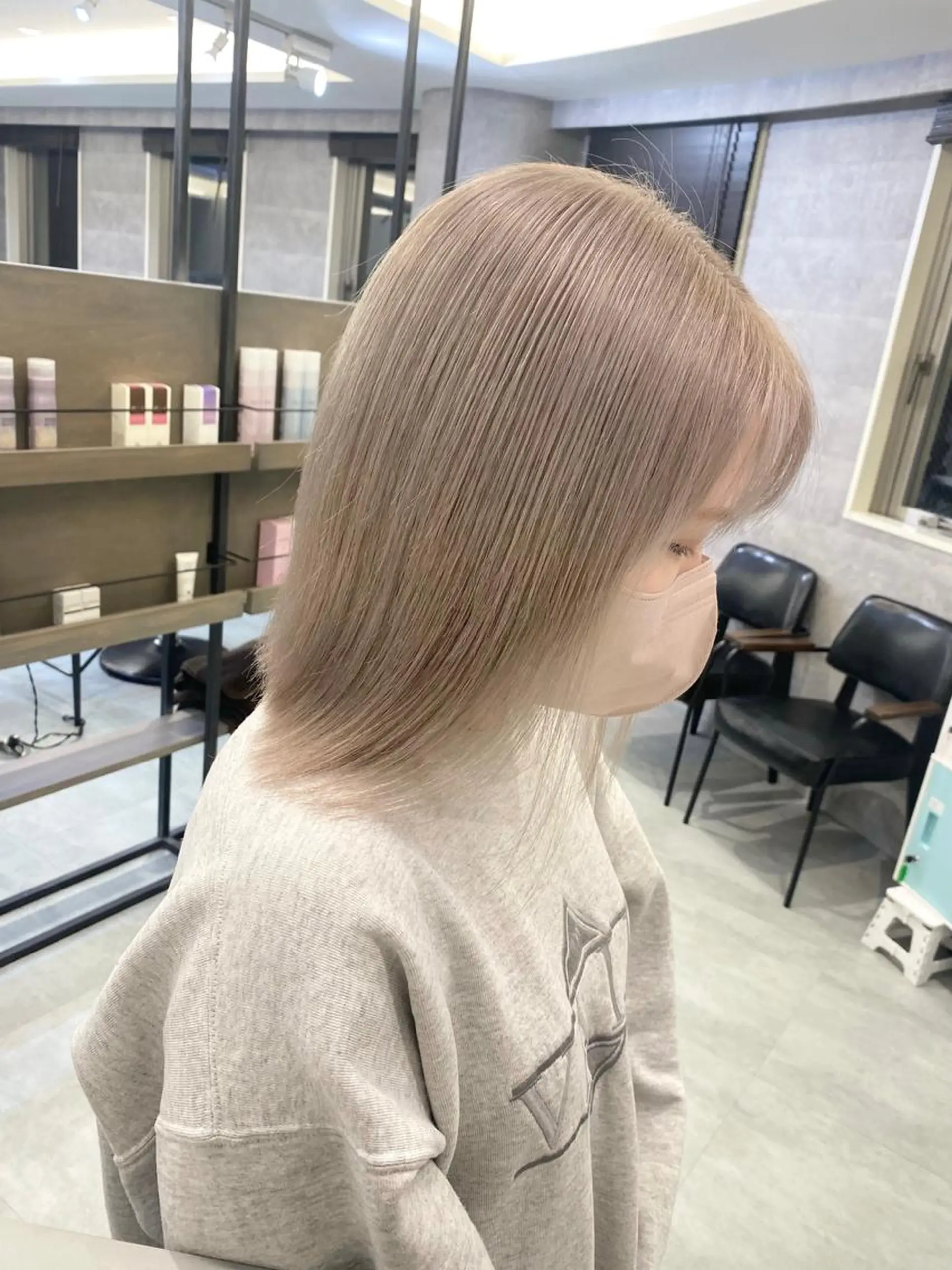 ショート カラー ベージュカラー ブリーチ ケアブリーチ 透明感カラー ハイトーンカラー ハイトーン特化サロン 🍑momo🍑のヘアスタイル