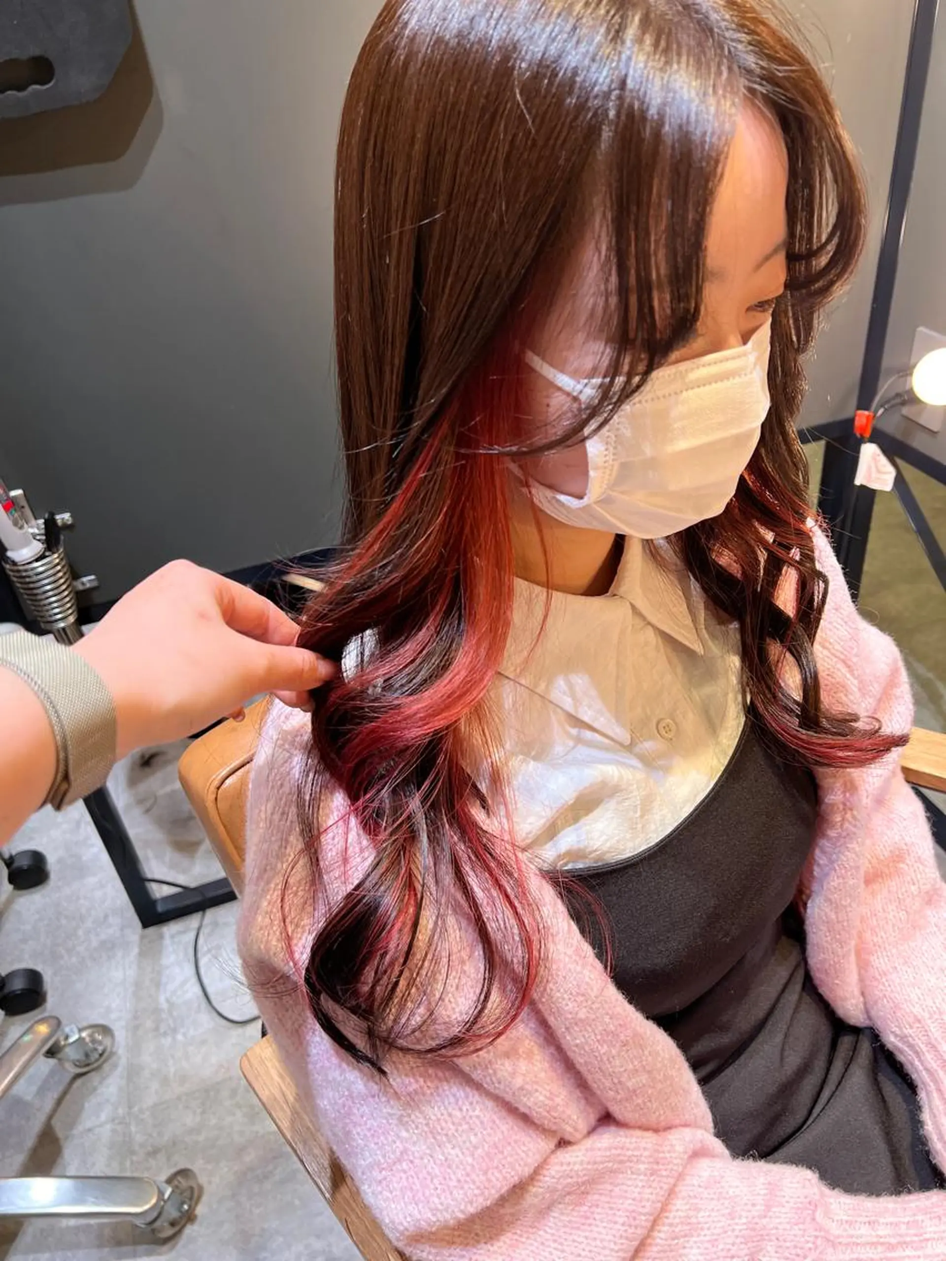 ロング カラー ピンクカラー カット ヘアカラー ノイシキ サキのヘアスタイル
