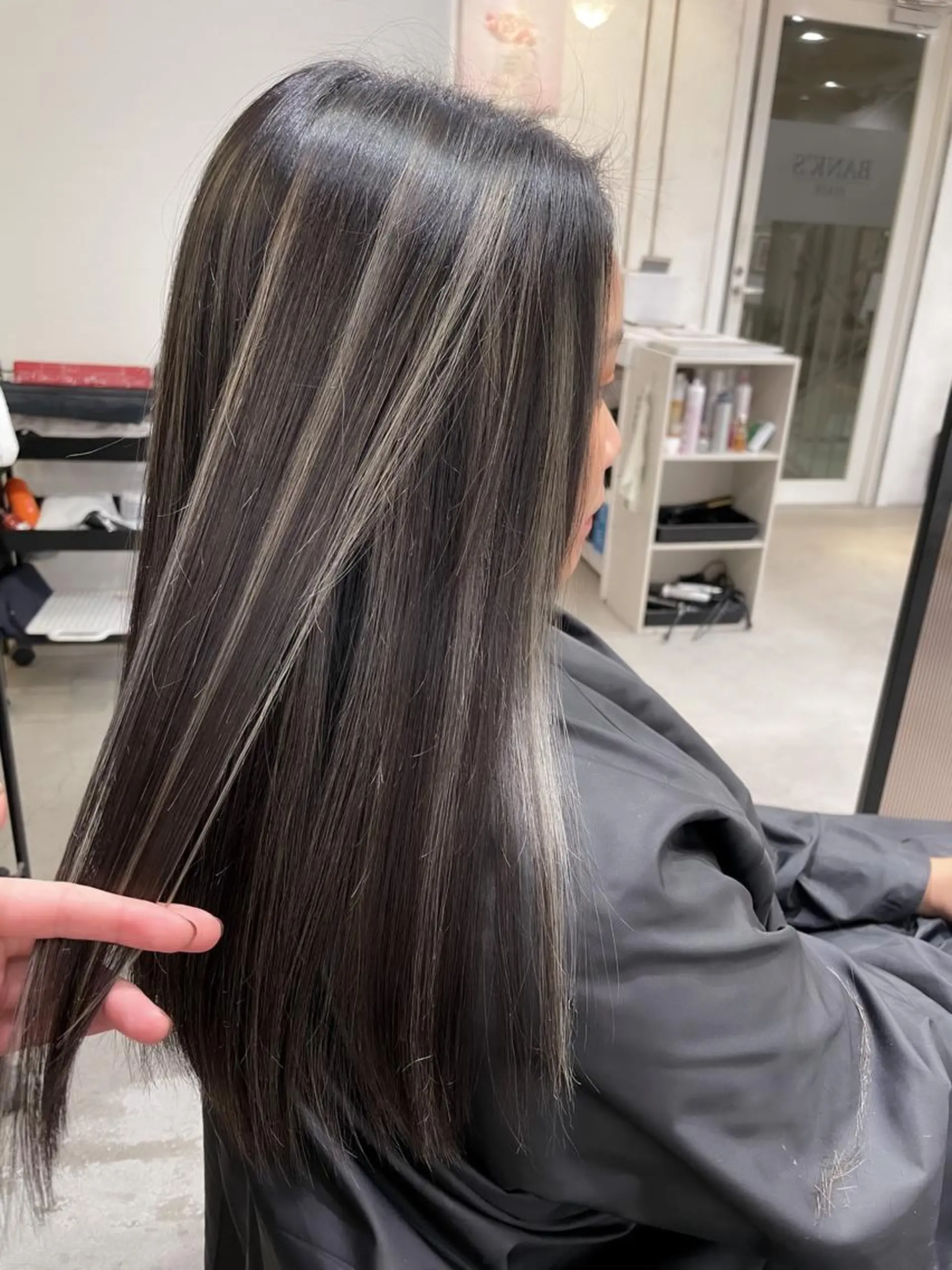 セミロング カラー ヘアアレンジ ハイライトカラー ハイライト ヘアカラー トリートメント BANK'S hair所属・寺坂雄飛 店長のヘアスタイル