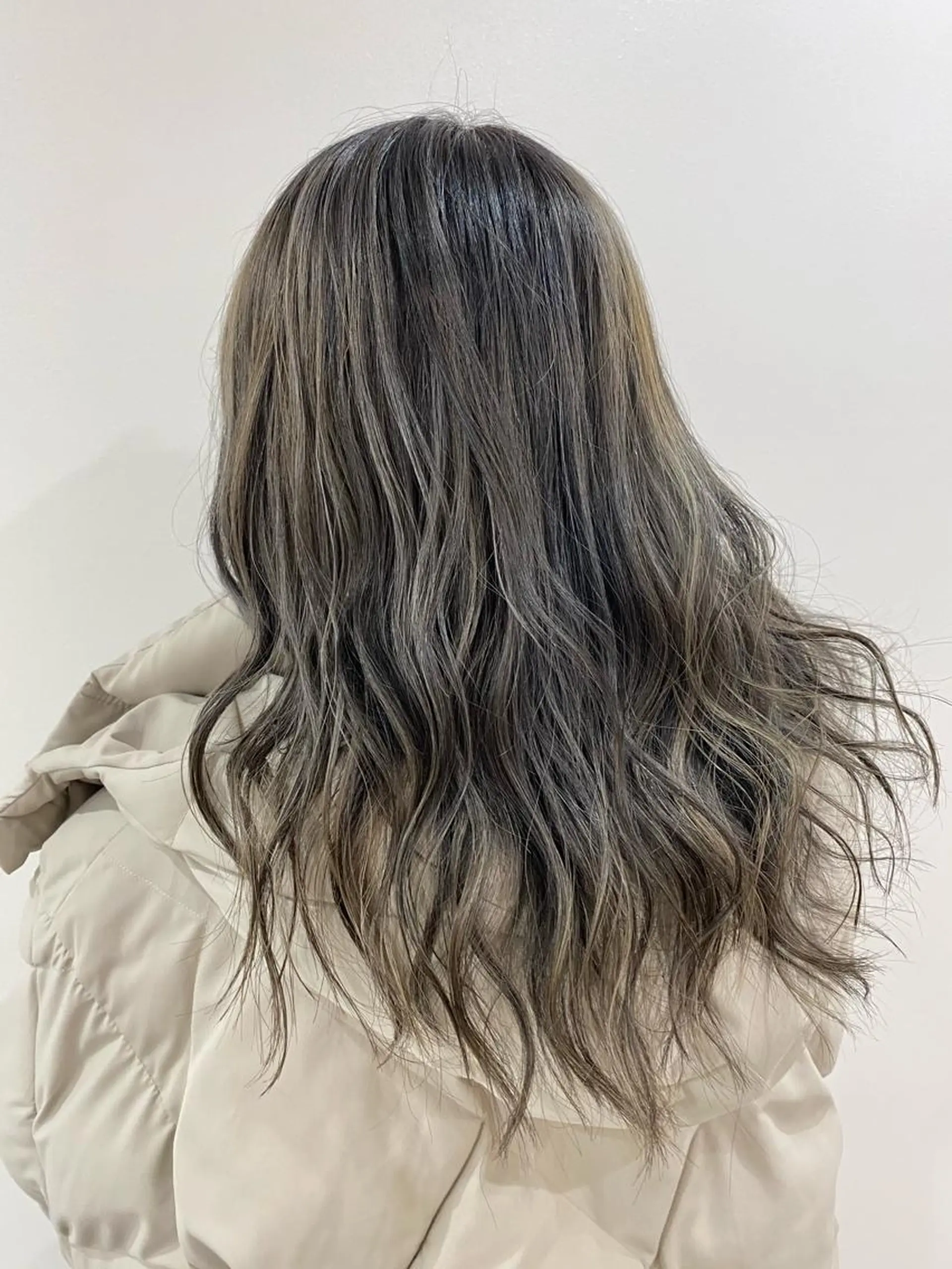 セミロング カラー TRUCK トラックのヘアスタイル