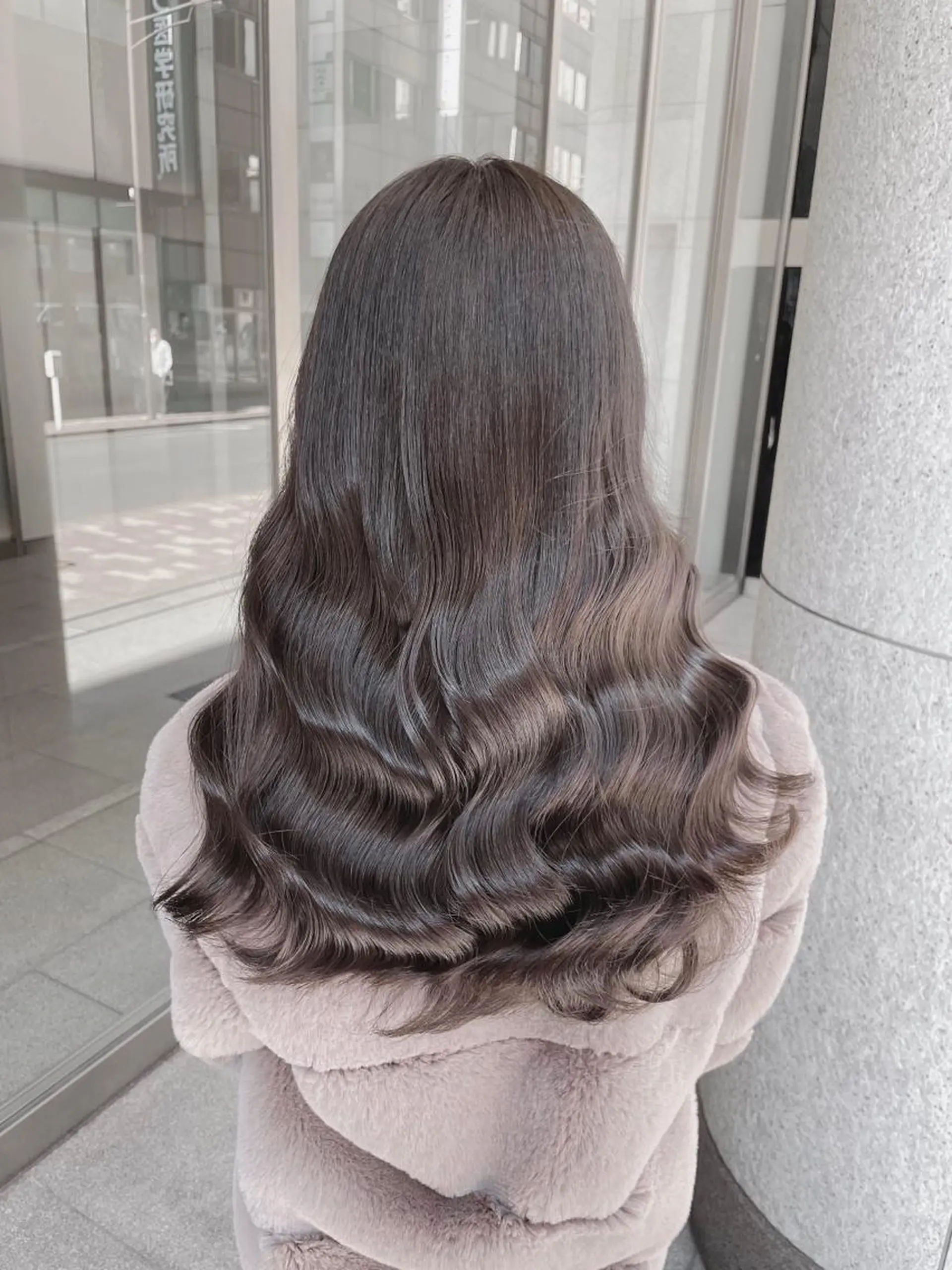 セミロング カラー 美髪美容師 くぼた店長🫧のヘアスタイル