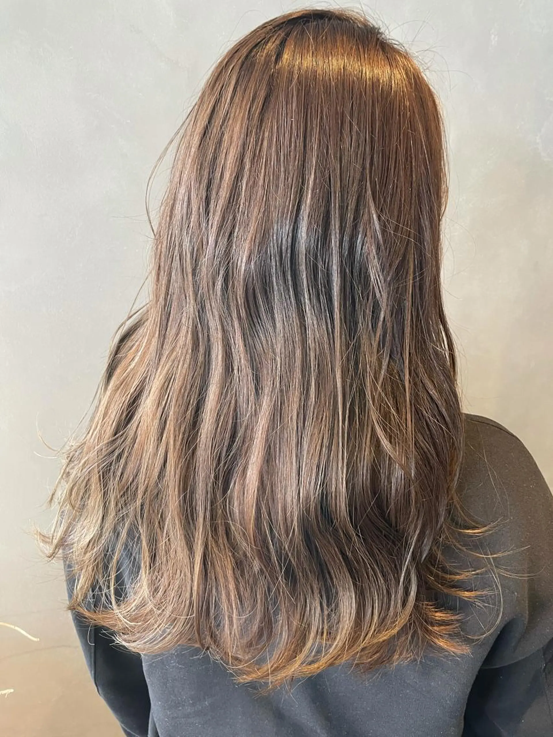 セミロング カラー アディクシーカラー ベージュカラー オリーブベージュ 長谷川 沙紀のヘアスタイル