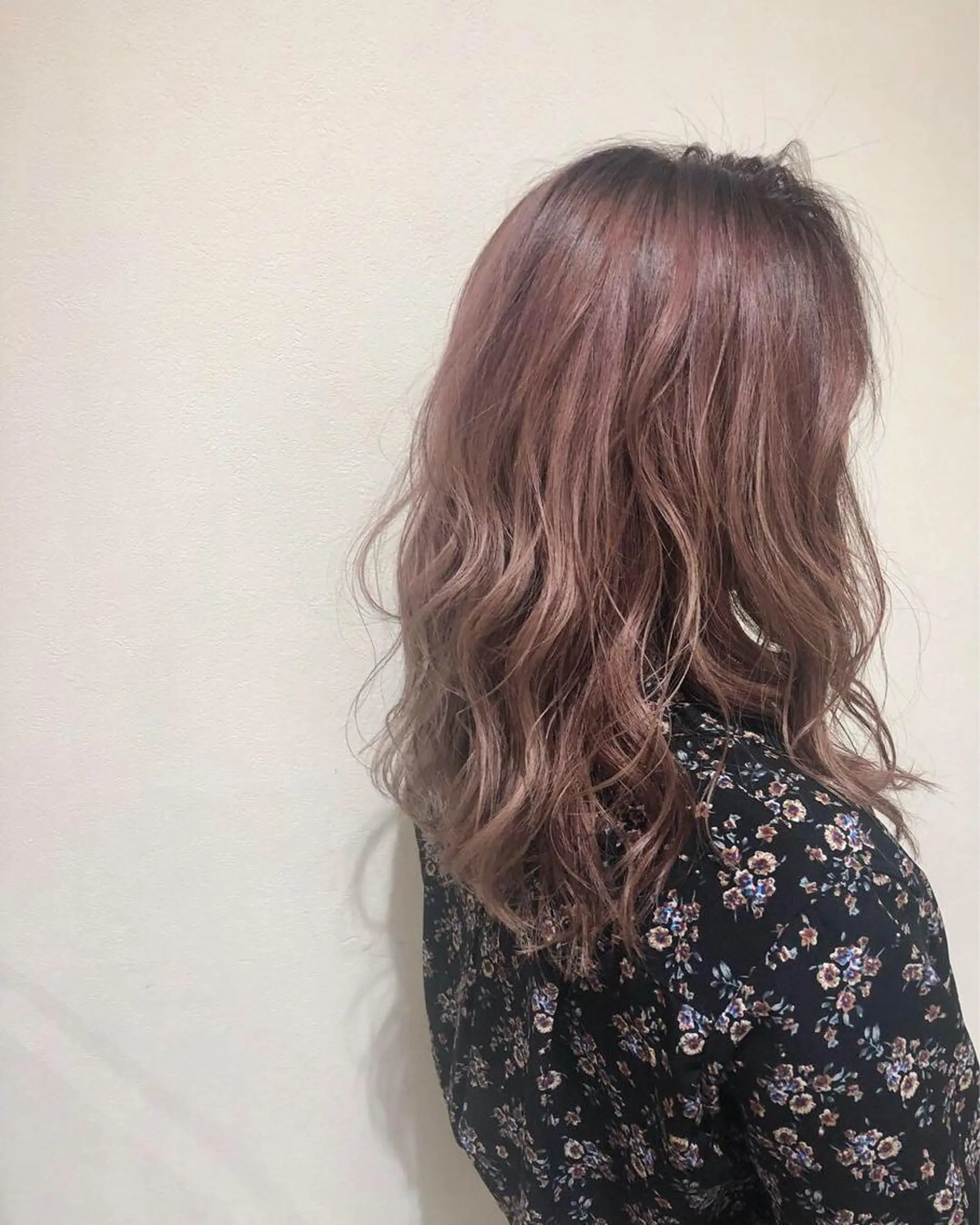 カラー ベージュカラー ブリーチ ピンクカラー ピンクベージュ Ling K所属・古川 華那のヘアスタイル