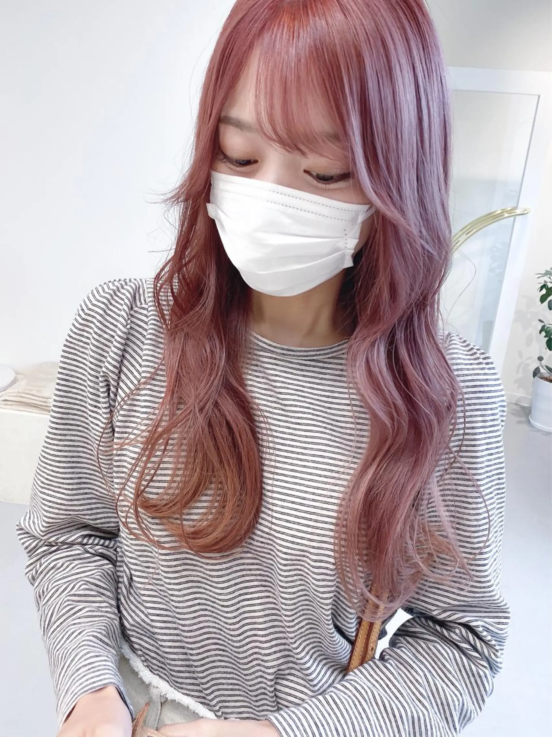 セミロング カラー ベージュカラー ブリーチ ハイトーンカラー ピンクカラー ピンクベージュ カット ヘアカラー トリートメント Meena by urban所属・丹羽 隼人 /韓国ヘア🇰🇷のヘアスタイル