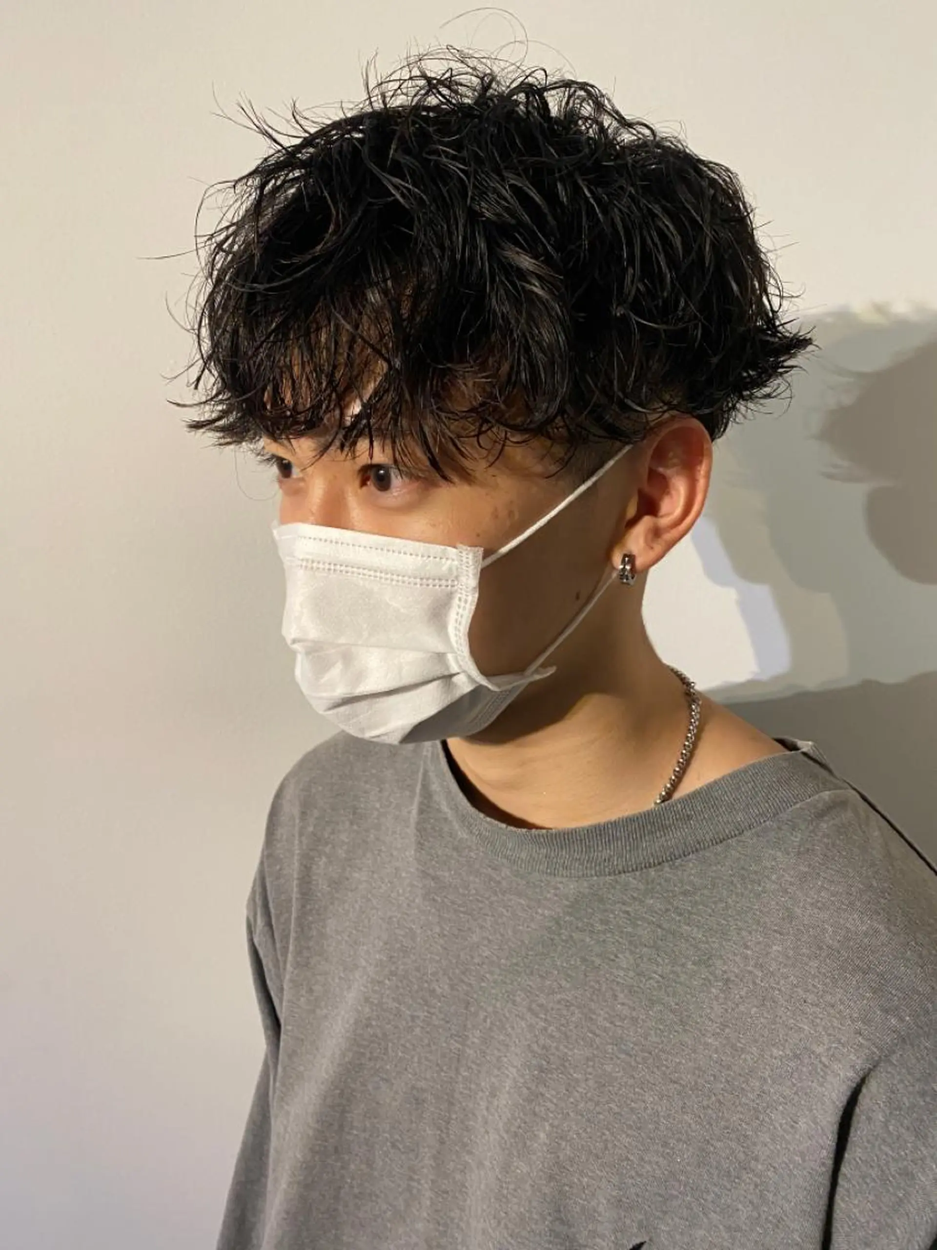 ショート パーマ メンズ メンズブリーチ コンマヘア フェードカット メンズハイライト カルマパーマ ☀️Luana☀️ 公式/大通のヘアスタイル