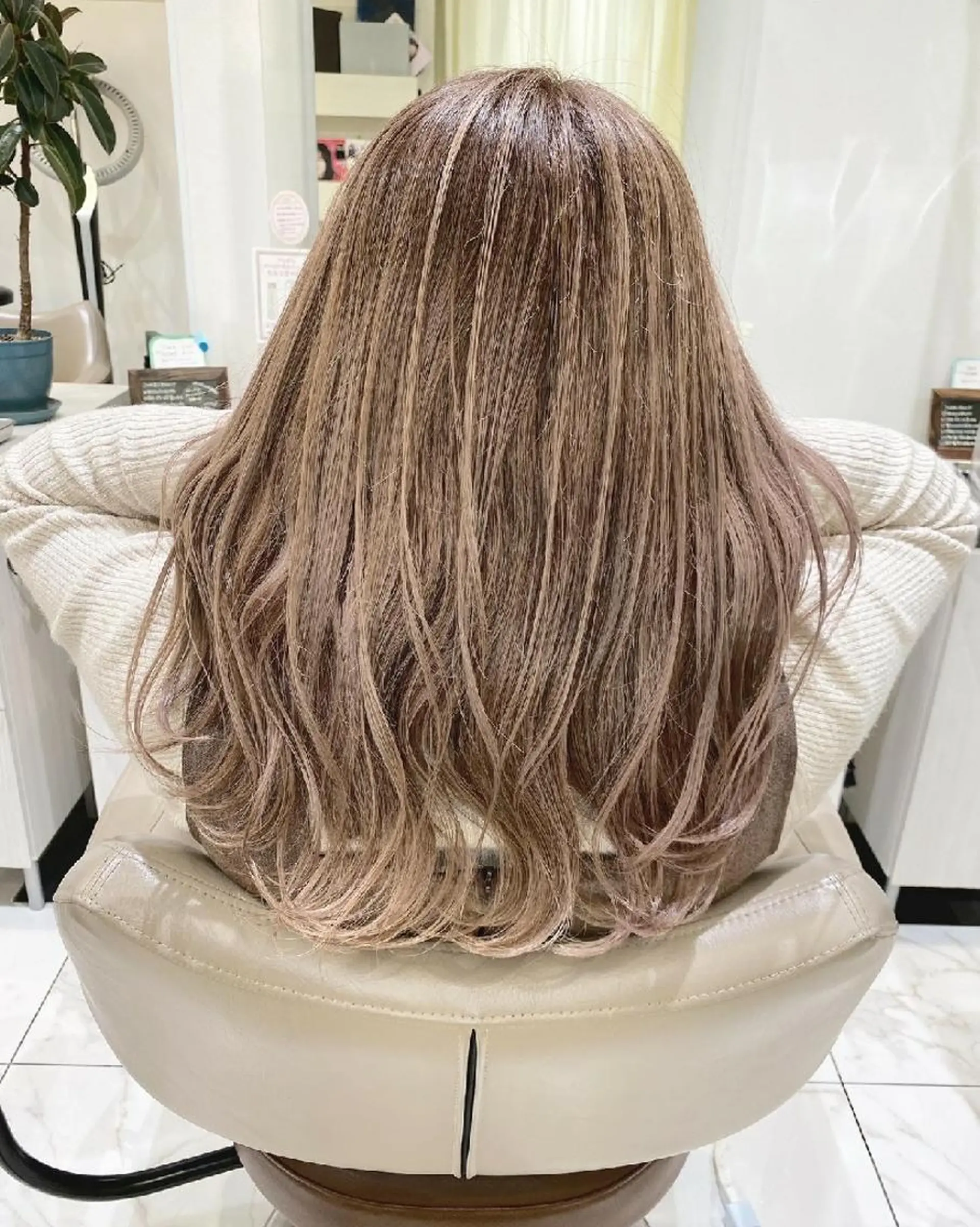 セミロング カラー ベージュカラー ミルクティーベージュ ヘアカラー ＡＳＨ 大宮のヘアスタイル