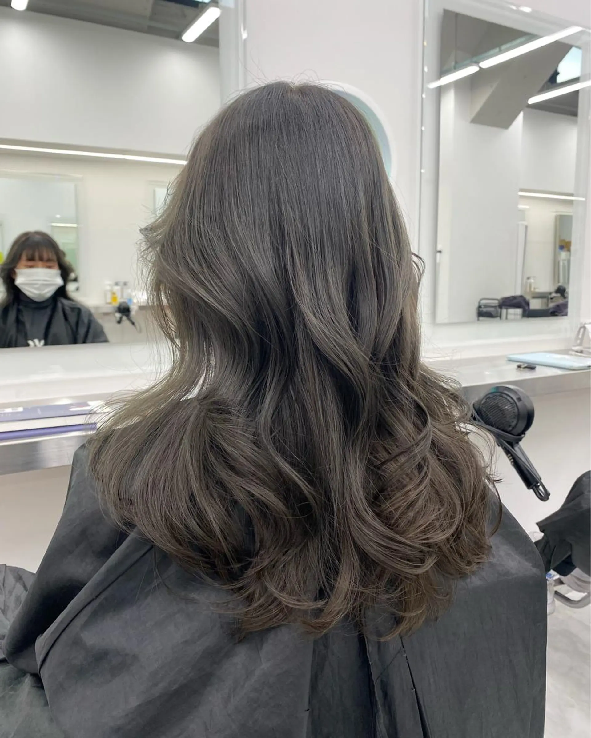 ロング カラー カット 大人っぽ韓国レディ レイヤー🤍渋谷のヘアスタイル