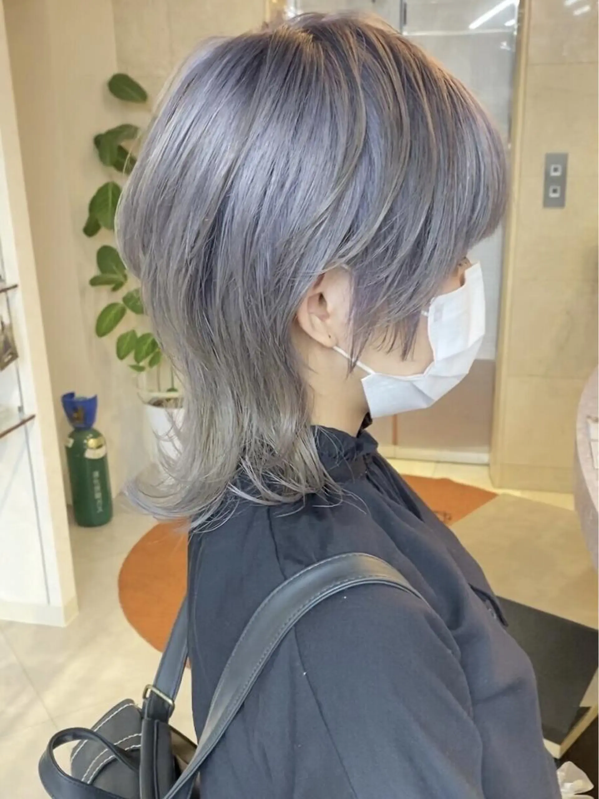 ミディアム カラー パーマ ヘアアレンジ 切りっぱなしボブ ミディアムパーマ アディクシーカラー ミストバング ベージュカラー alo【大阪梅田】所属・【梅田美容室】 中道智紀✂️のヘアスタイル