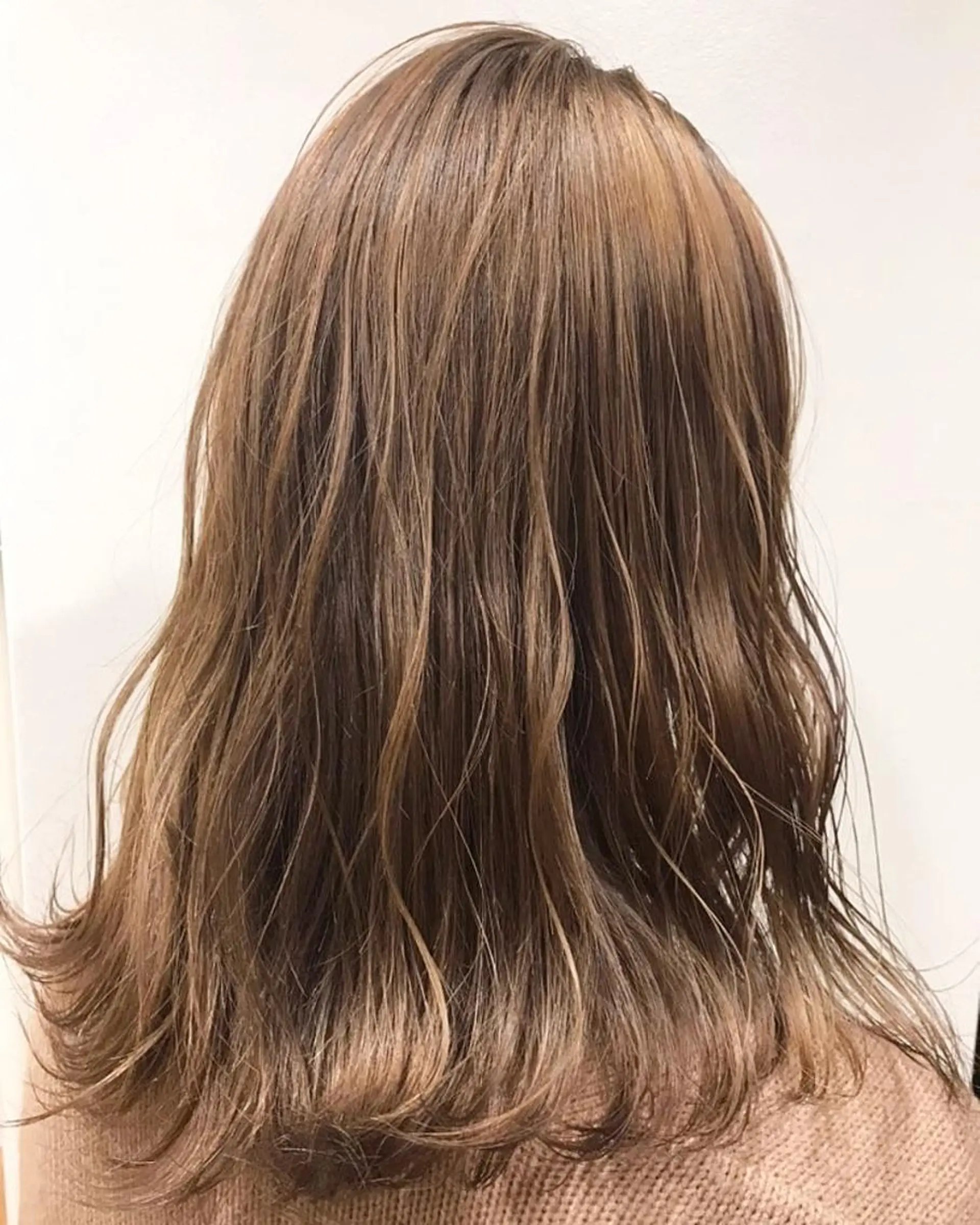 セミロング カット ヘアカラー トリートメント ヘッドスパ ヘアセット 山口 竣也のヘアスタイル