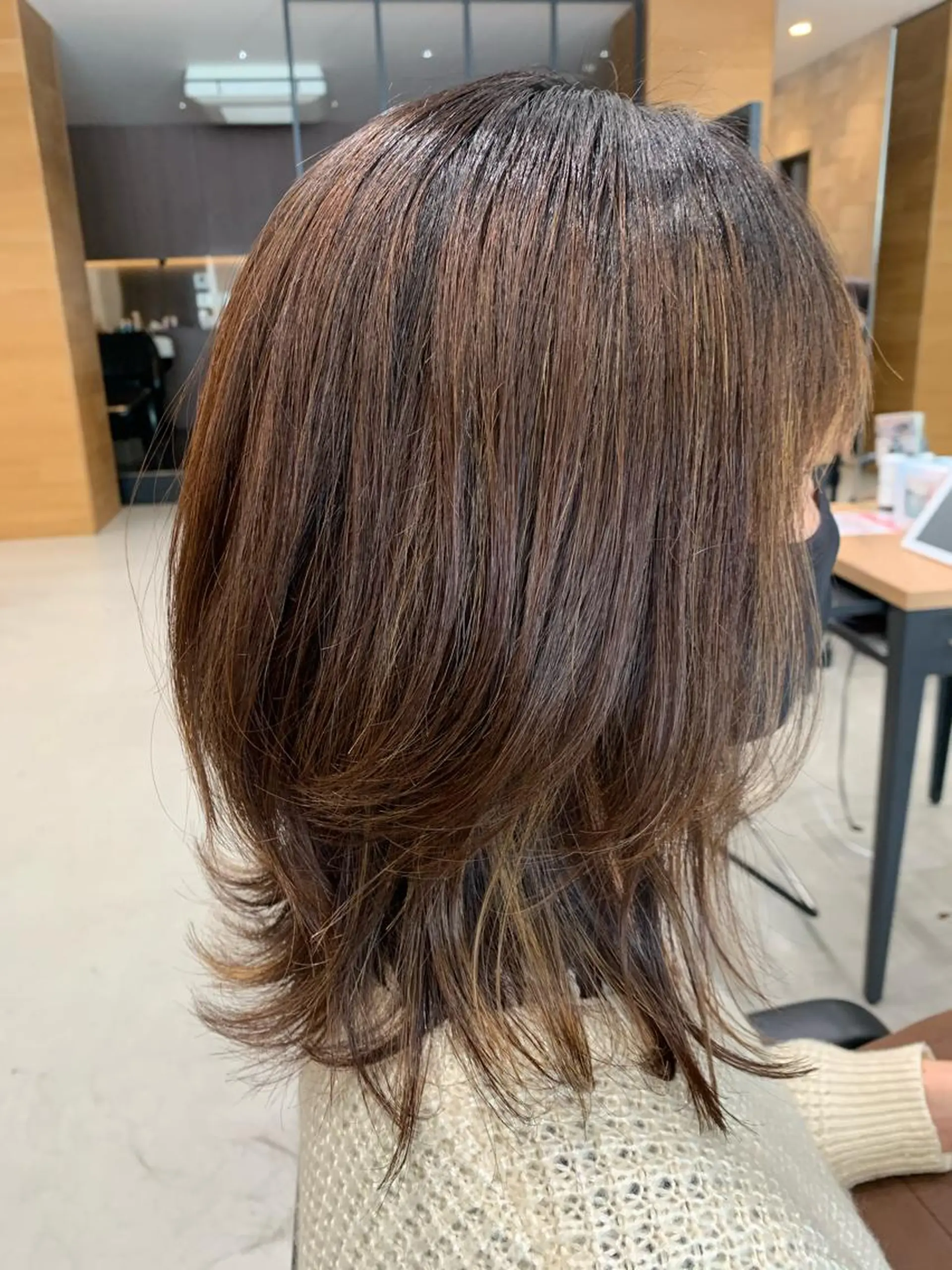 ミディアム 大木 華のヘアスタイル