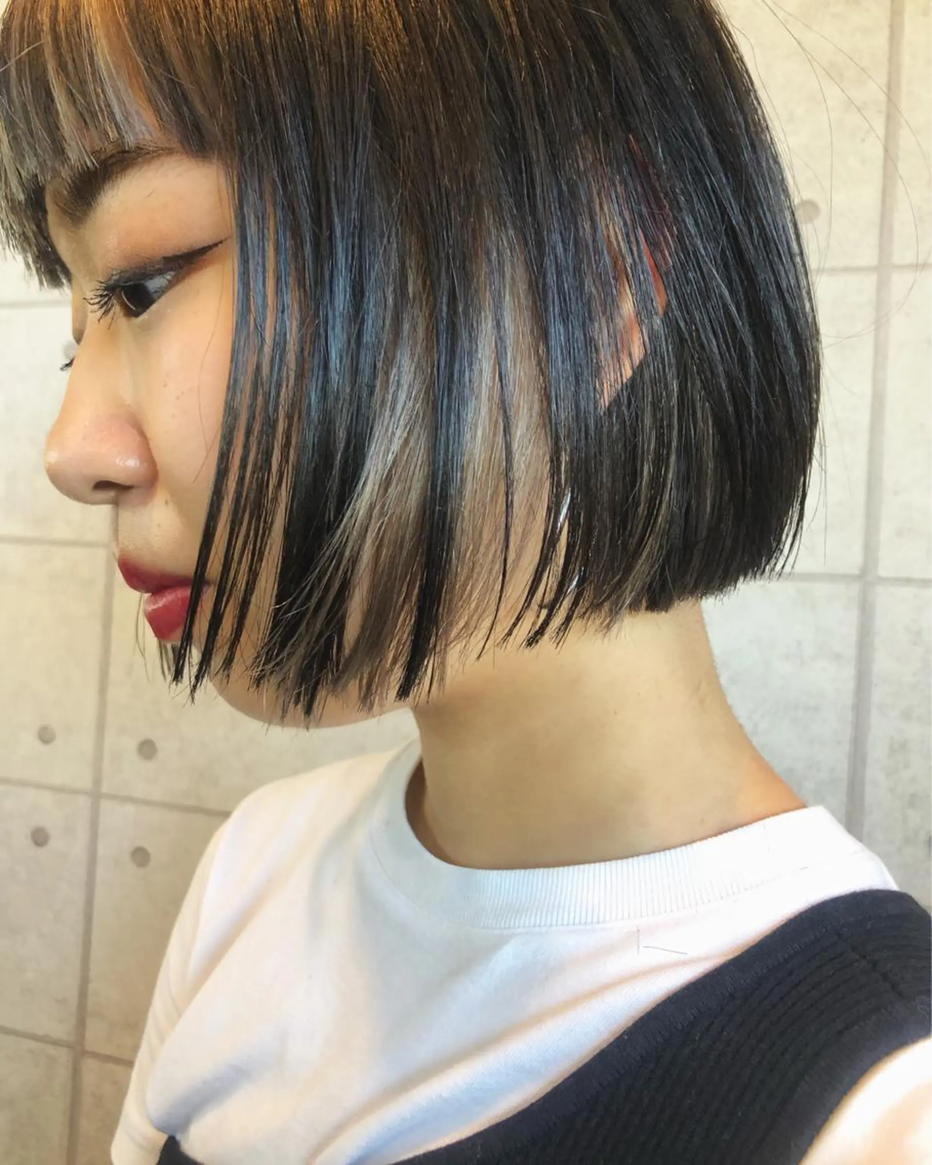 ショート カラー 黒髪 インナーカラー 西本 夏美のヘアスタイル