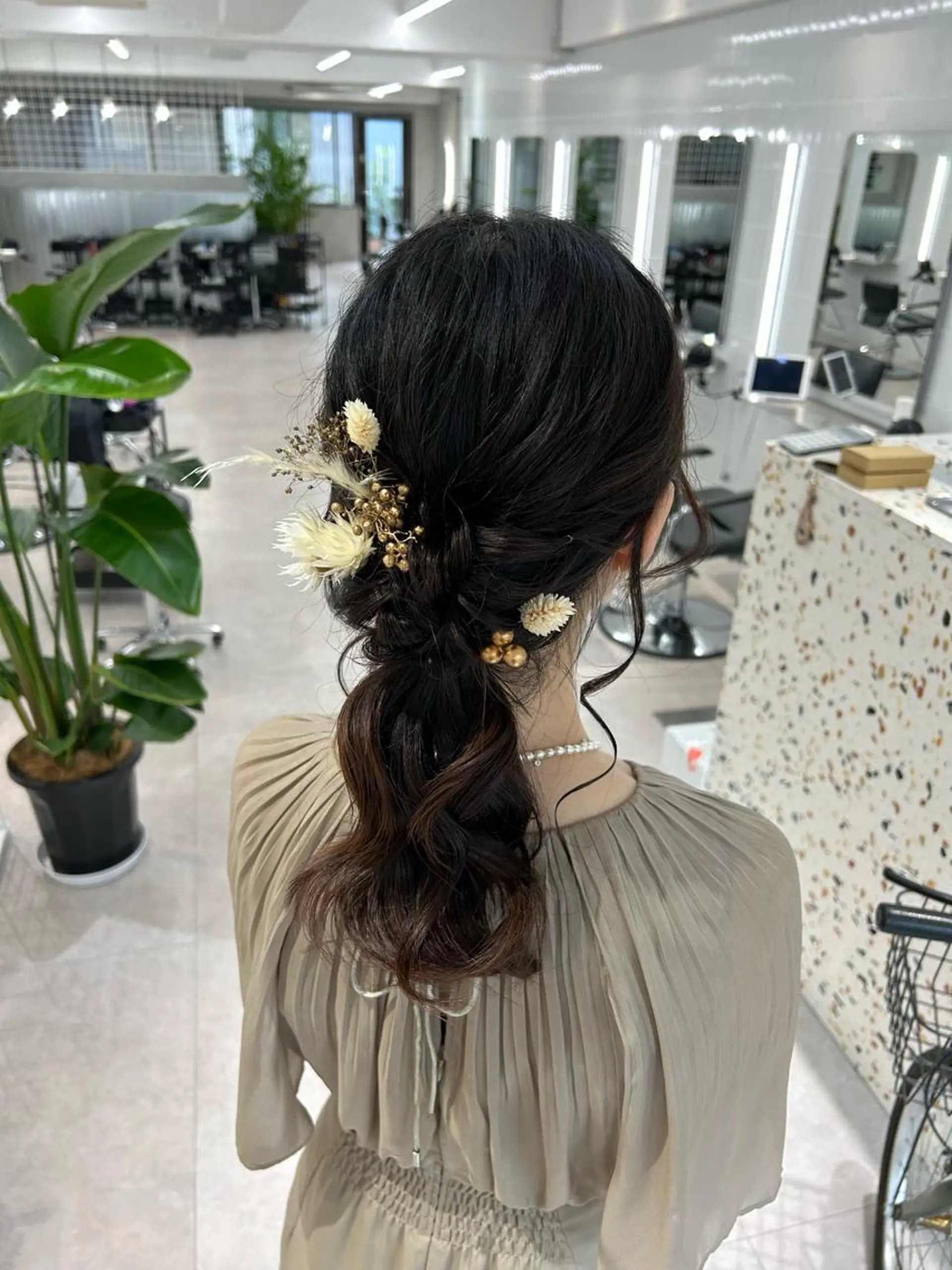 セミロング カラー ヘアアレンジ 卒業式ヘアセット🎀 ヘアアレンジのヘアスタイル