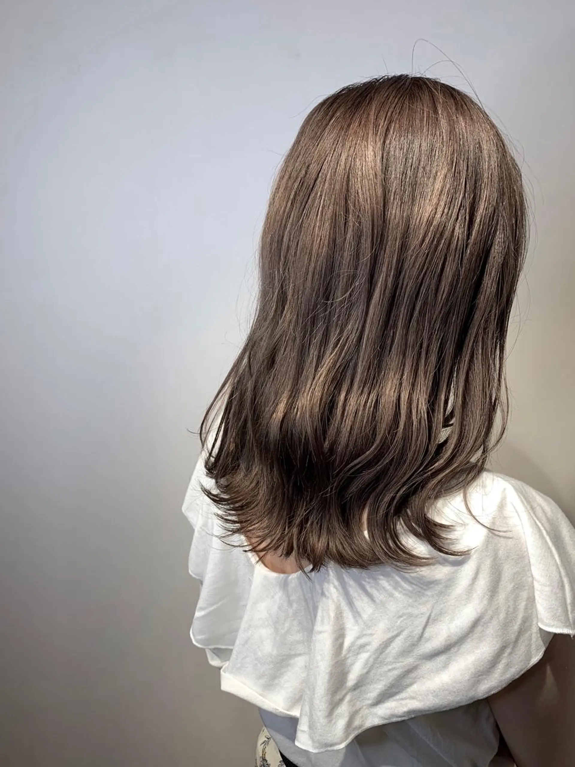 ミディアム カラー ブリーチ グレージュ ミルクティーグレージュ 中島 直哉のヘアスタイル
